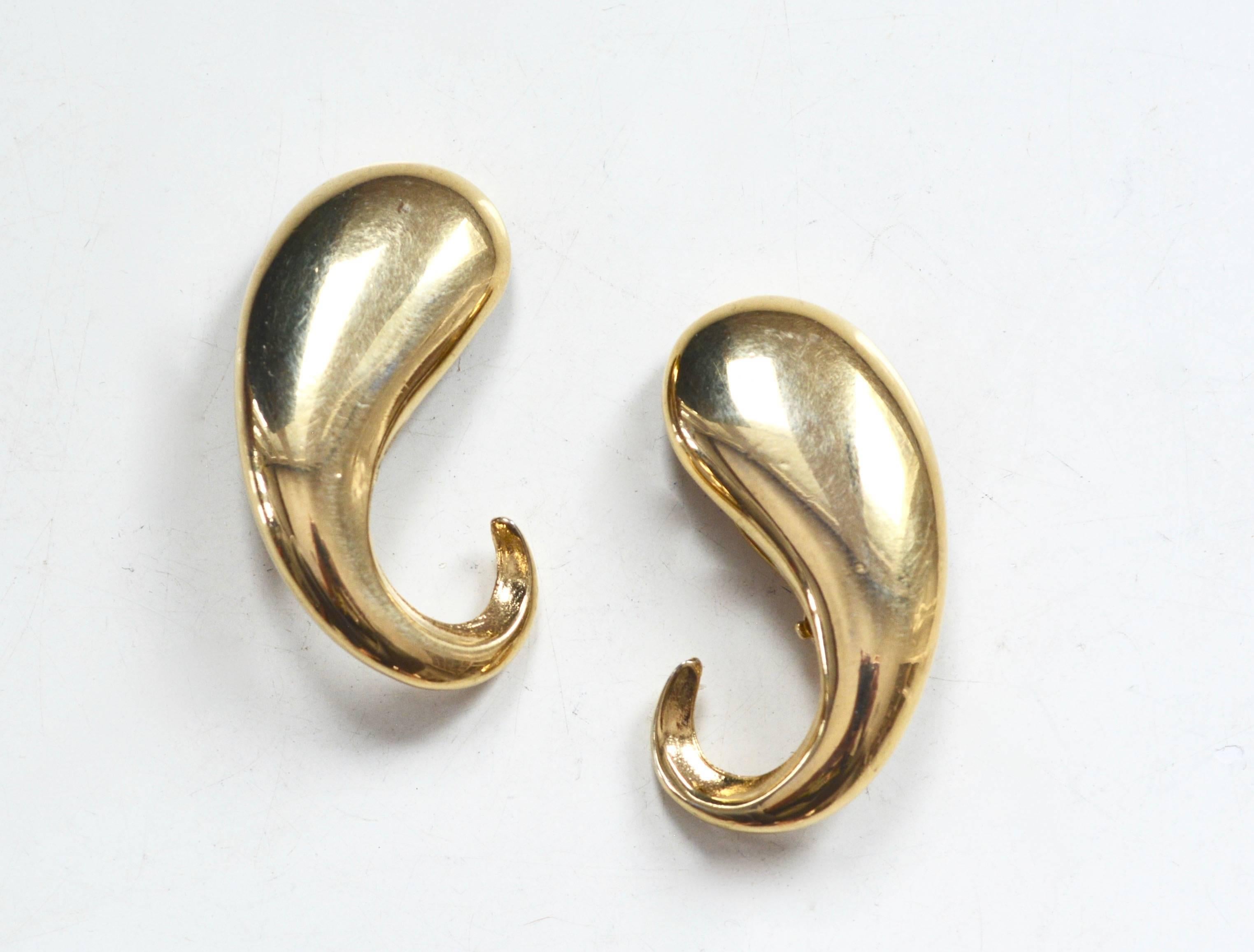 Signed Givenchy 1980s golden modern abstract swirl earrings. They have a bit of the punk reference to them, but are at the same time very chic. Nice wearable weight. 