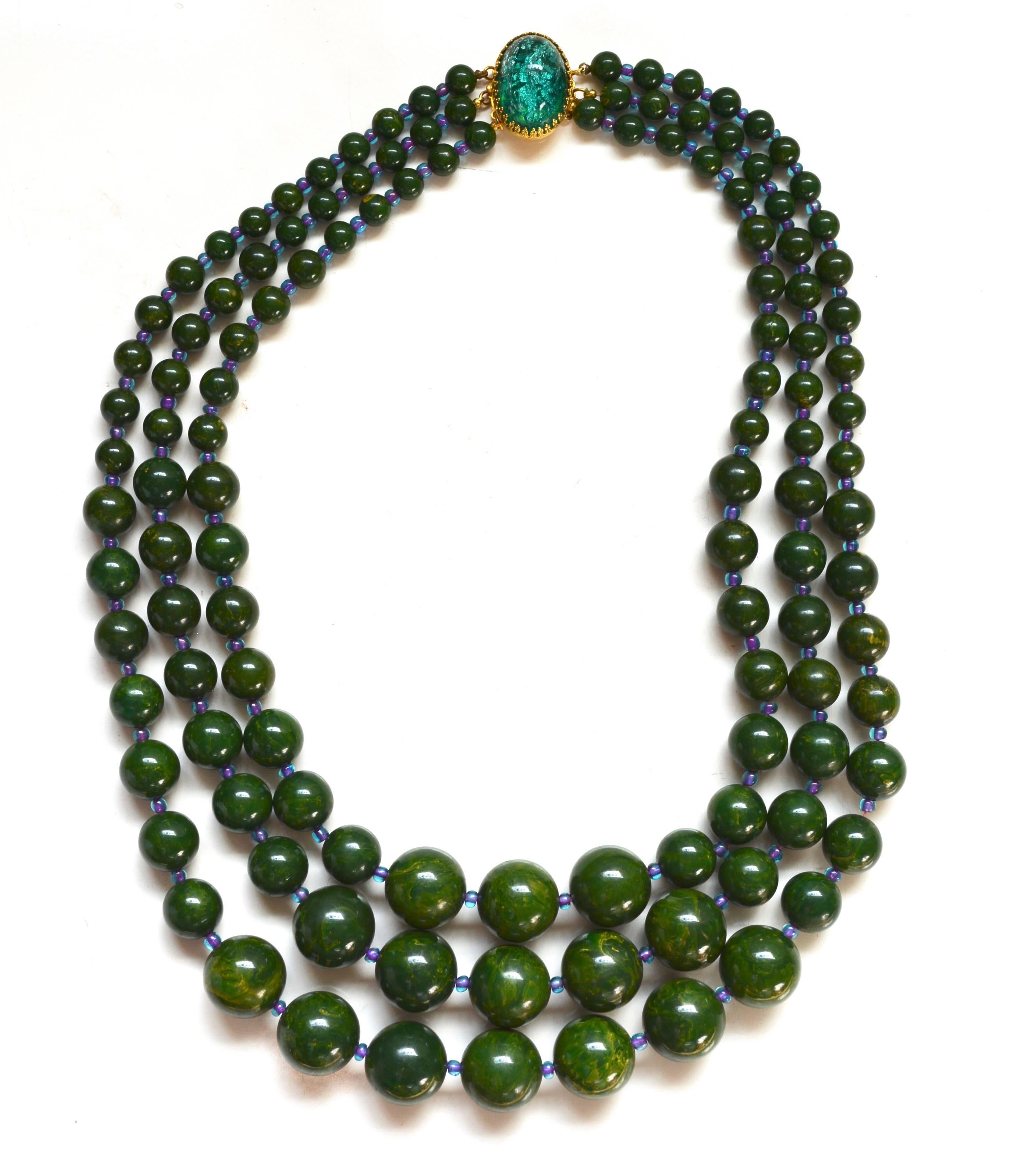 Green swirl bakelite signed Hattie Carnegie necklace and matching earrings. Rich tones and very good condition. 20