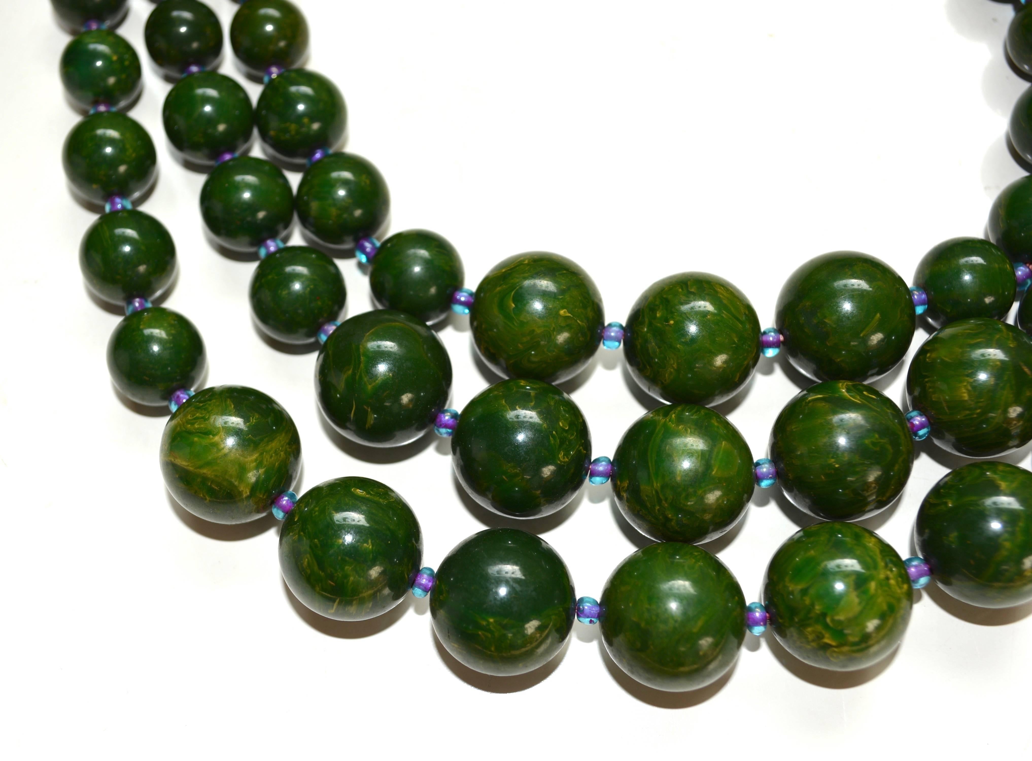 Hattie Carnegie Bakelite Bead Set For Sale 2