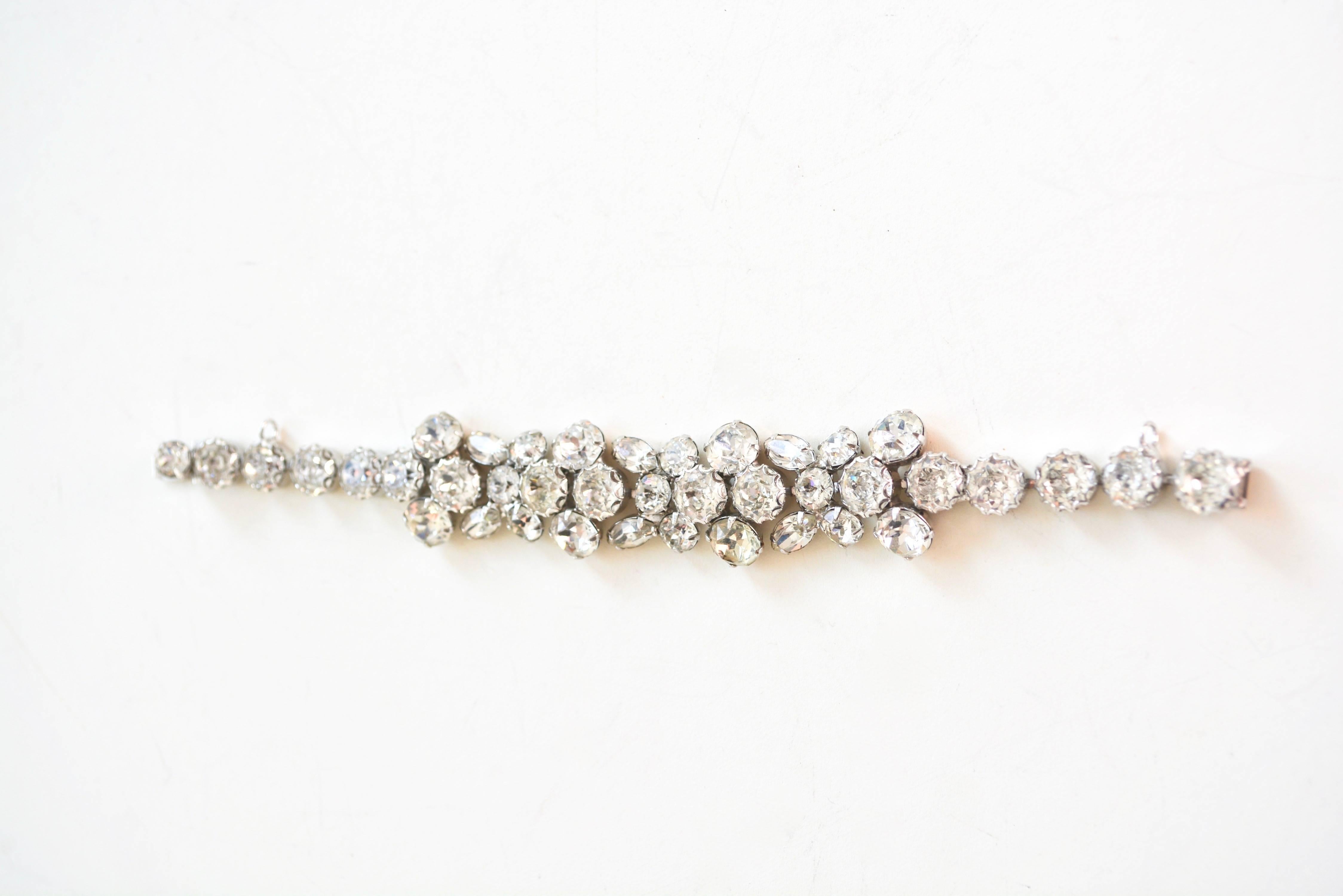 1950s Weis Glam Bracelet In Good Condition For Sale In Litchfield County, CT