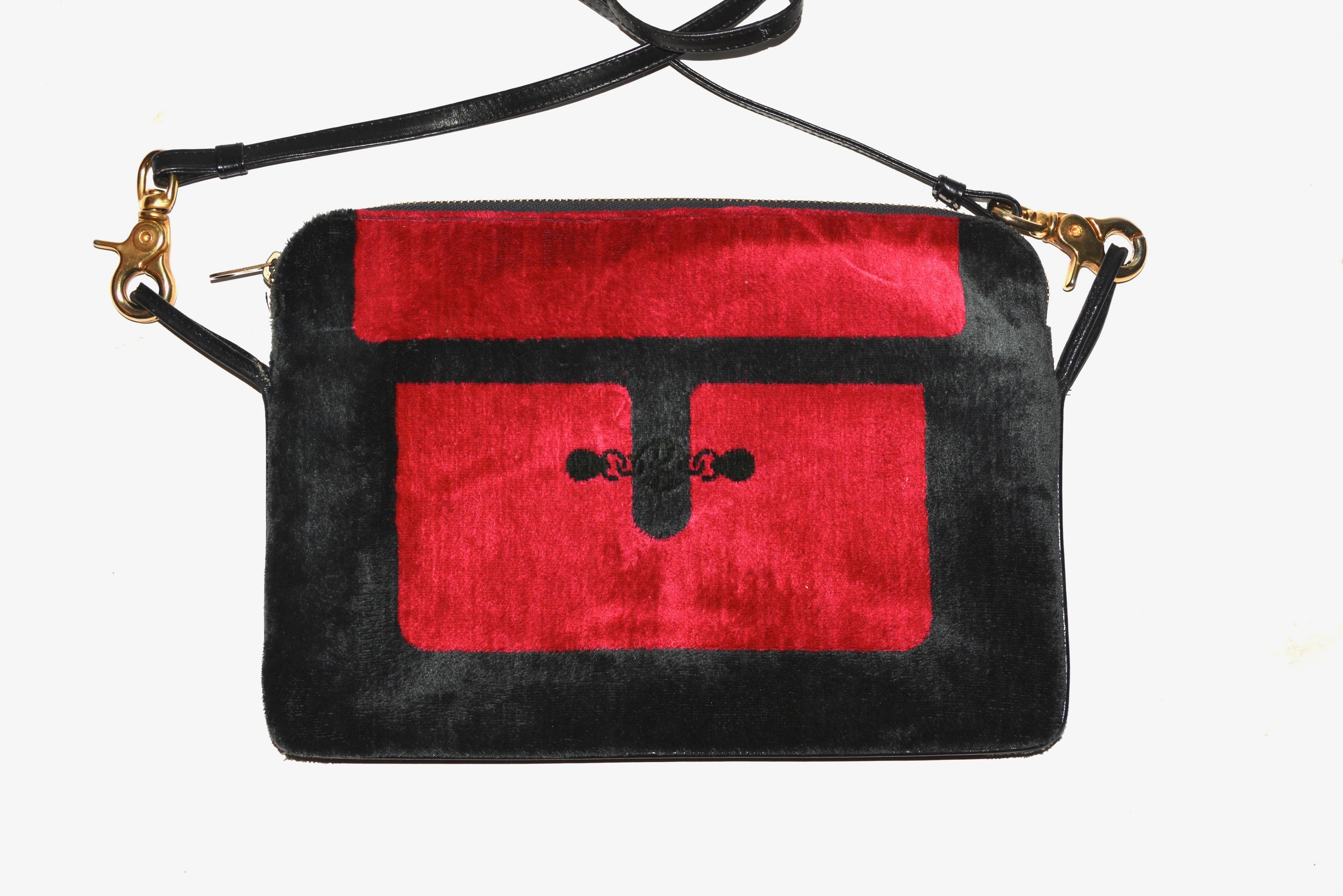 Women's or Men's Roberta di Camerino Red velvet and leather bag 