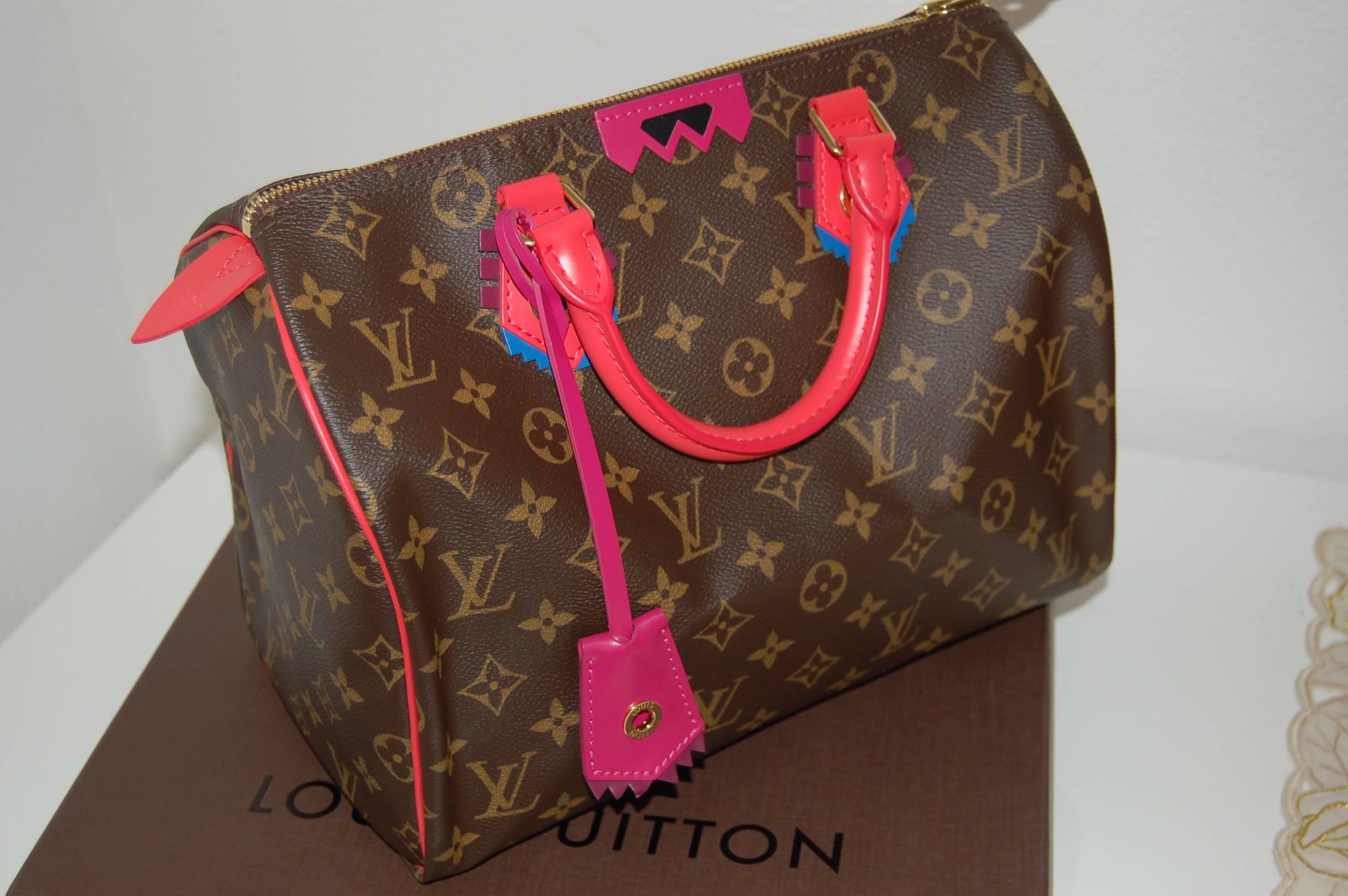 Louis Vuitton
speedy cm. 30 Edition 2015 TOTEM
New, never used, bought at Louis Vuitton in Milan
Full invoice, dust bag, box, lock with keys
