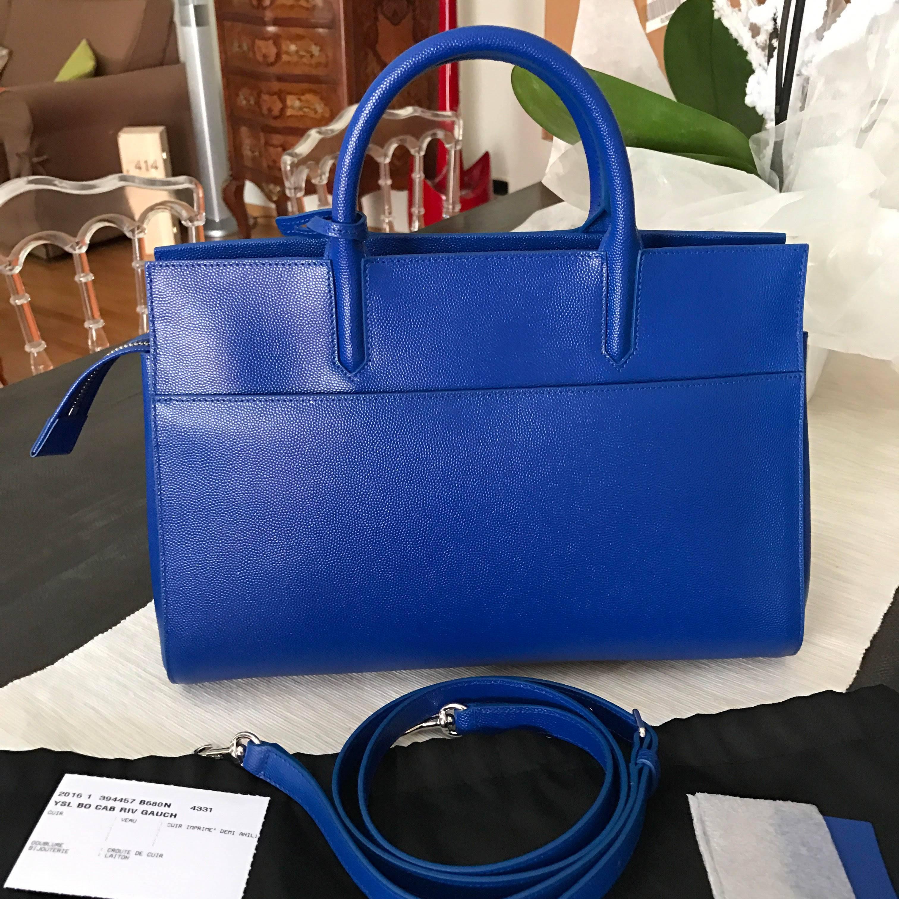Cabas rive gauche small 
blue leather royal 
Complete with shoulder strap, dust bag, card Packing: dustbag, card or certificate of authenticity 
cm.31x21