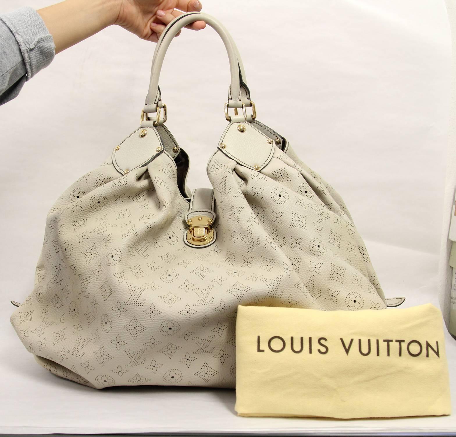 2000s Louis Vuitton Perforated Beige Leather Mahina GM Hobo Bag  5