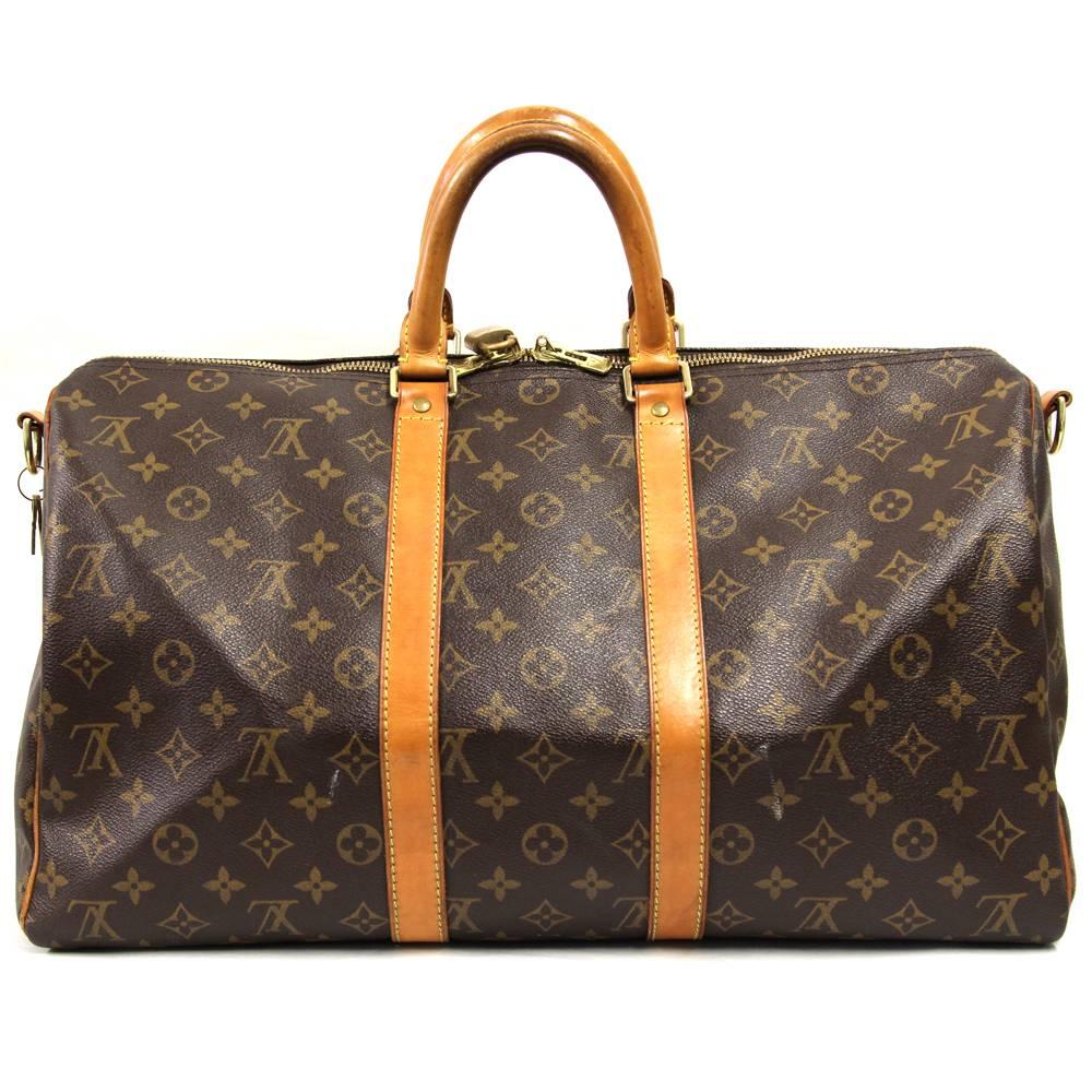 Classy Louis Vuitton Canvas Monogram Keep All.
The item comes with keys, padlock and original adjustable shoulderstrap, fully lined.
The overall conditions are good: signs of use can be observed in the pictures.
Measurements: 45 cm x 27 cm x 21 cm.
