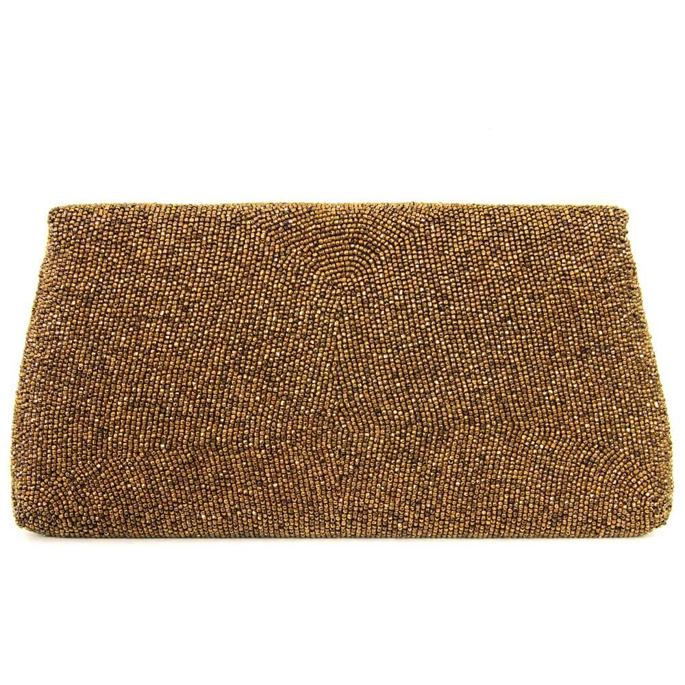 Sparkling Gucci clutch, in sequin embroidered silk, featuring a small pocket and a mirror.
This is precious vintage item dating back to 1960s.
Measurements: 25 cm x 13 cm.
Great conditions: minor signs of use on the inside.