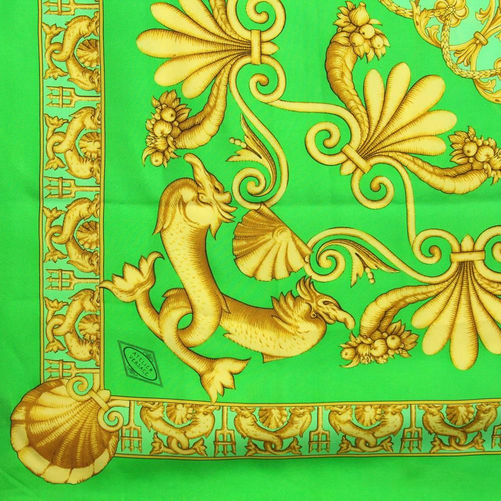 1990s Green and Gold Print Silk Foulard In Excellent Condition In Lugo (RA), IT