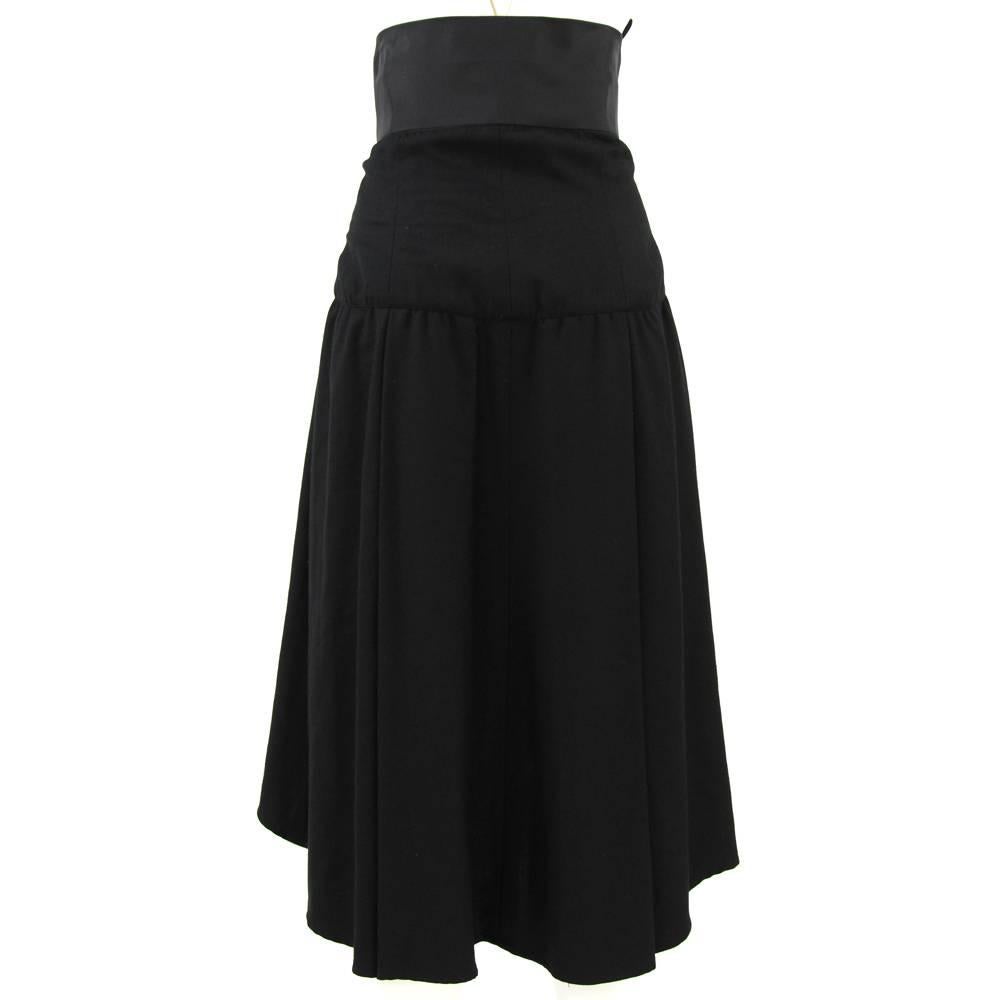 Stunning wrap-around midi skirt by Karl Lagerfeld, in black wool. Buttons to the front. As in the pictures, the skirt is fitted sround the waist.
Size 44 IT. Waist: 39 cm, length: 84 cm.
This item is kept in very good conditions!