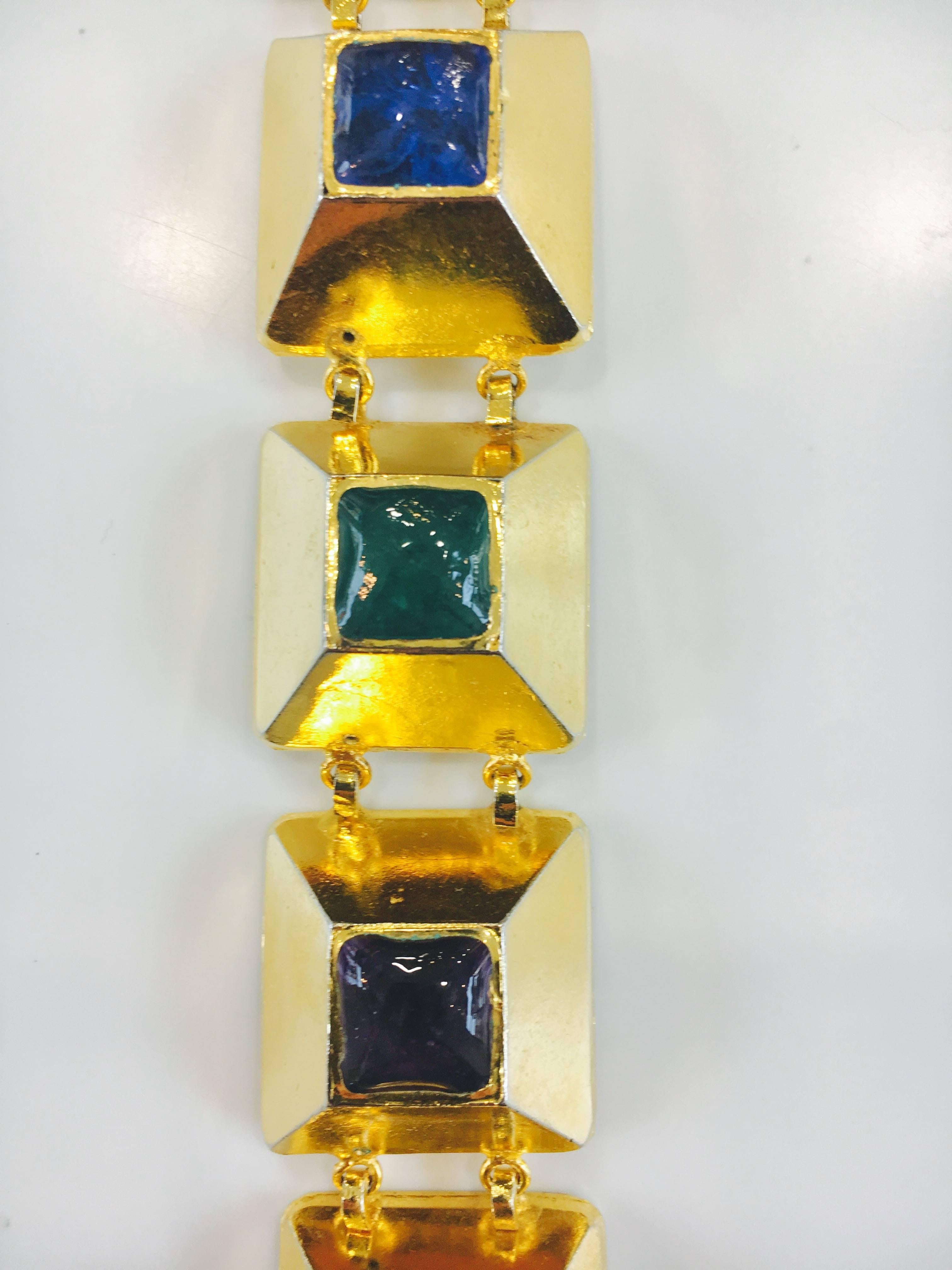 Stunnuning Chanel bracelet, plated in gold with coloured resins.
This item was produced in 1977.
Measurements: 19 cm (length) x  2,8 cm (width).