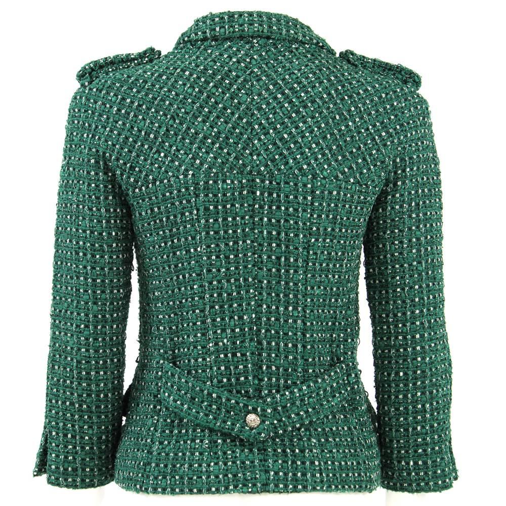 2006 Green Chanel jacket featuring front jewel buttons, a martingale belt and two front buttons. Synthetic blend fabric and silk lining.Size 36 FR. Excellent conditions. 
Measurements:
shoulders: 40 cm
sleeve: 49 cm
lenght: 62 cm