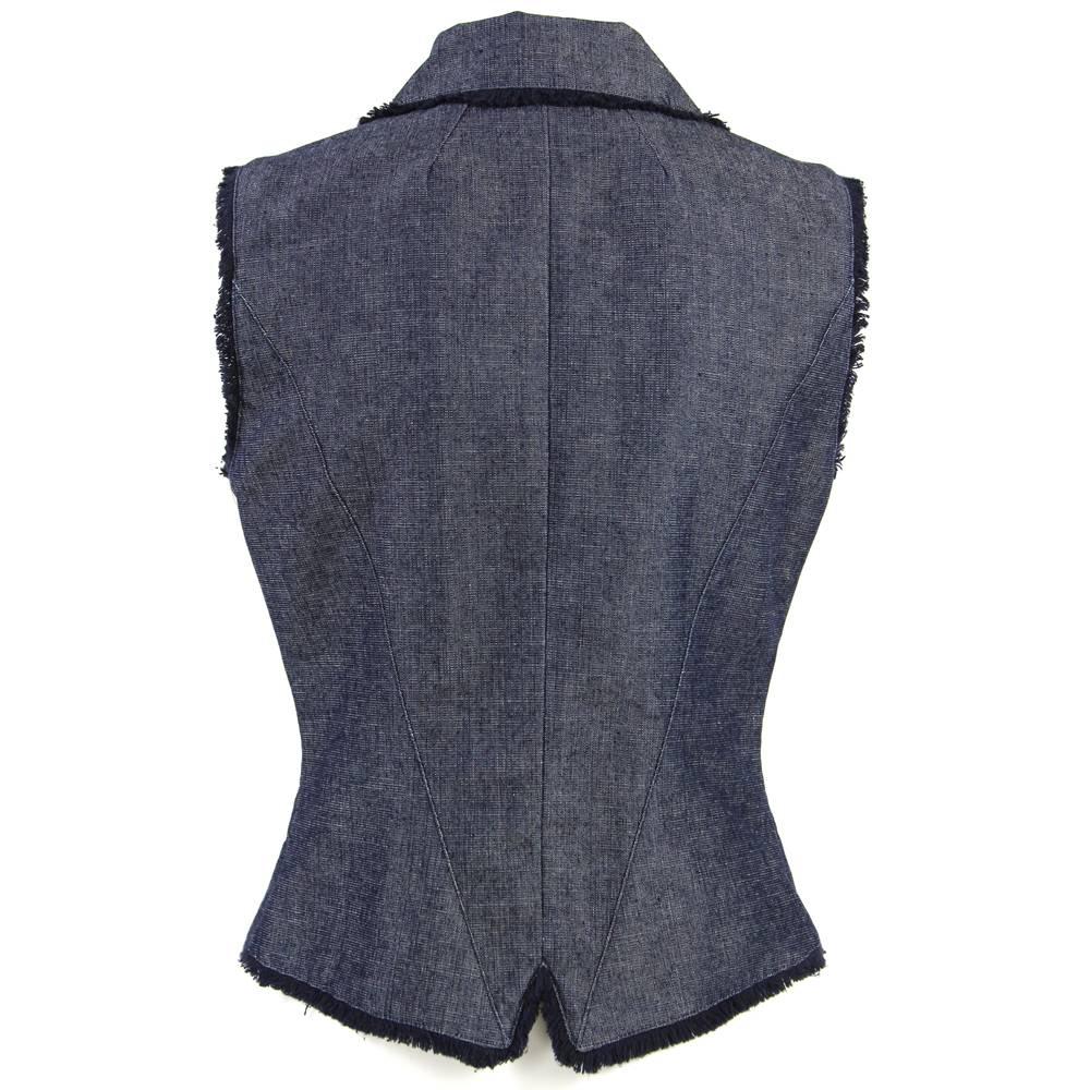 Chanel denim waistcoat beloging to the 2000 Identification collection. This piece features metallic logo buttons and a cotton blend fabric.
Size 38 FR, excellent conditions.
Measurements:
58 cm (length)
42 cm (bust)