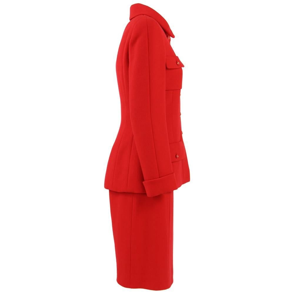 Perfect Chanel red wool skirt suit featuring silk logo lining and four front pockets. this pice belong to the 1995 autumn winter collection.
Excellent conditions.

Jacket measurement:
sleeve: 60 cm
shoulders: 39 cm
length: 70 cm
bust 44 cm

Skirt