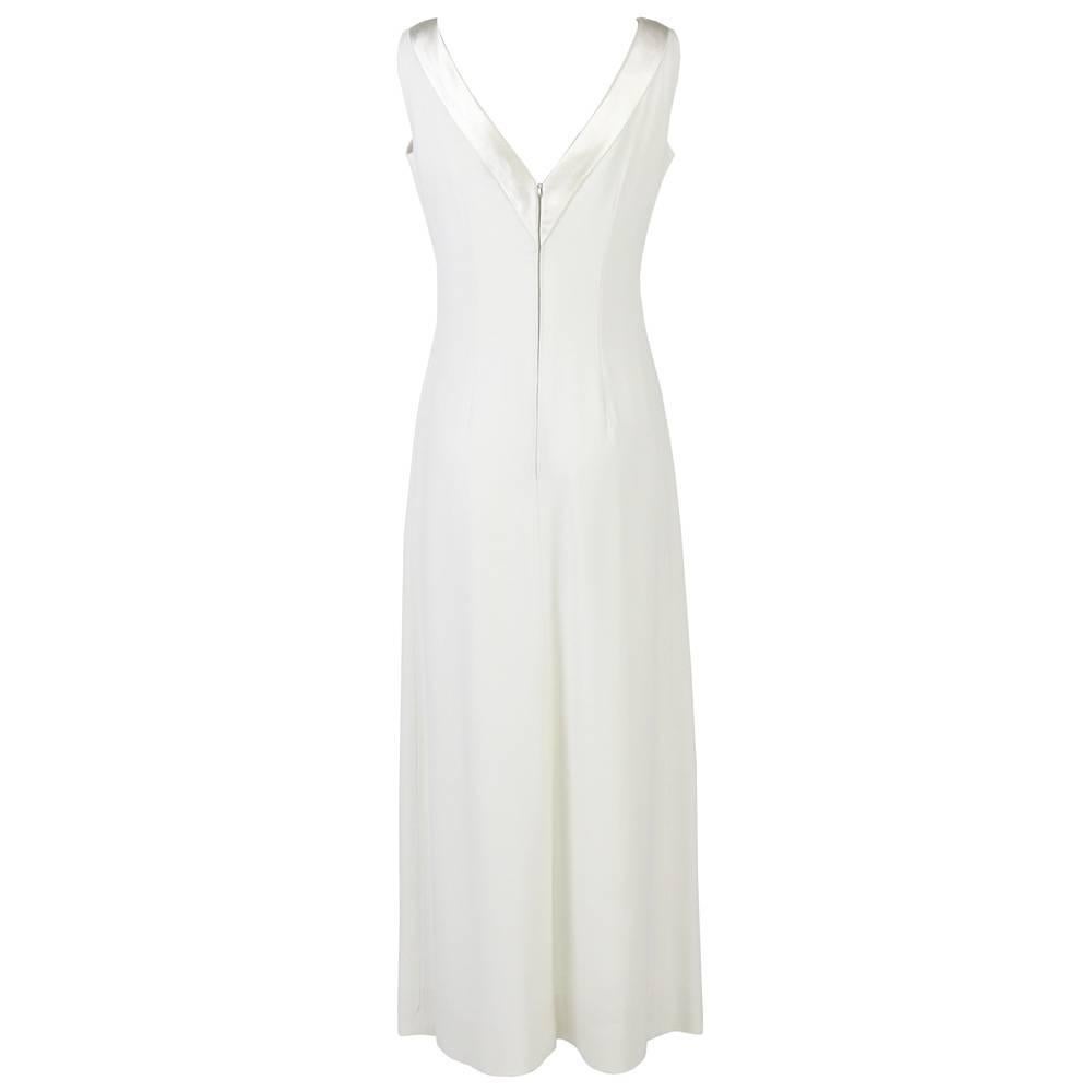 Beautiful white viscose wedding dress designed by Gianni de Rossi, from 1960s. Fully lined.
This item features back and front deep v-neckline, a bow and back concealed zipper. Excellent conditions.
Measurements:
height: 137 cm
bust: 44 cm
waist: 37
