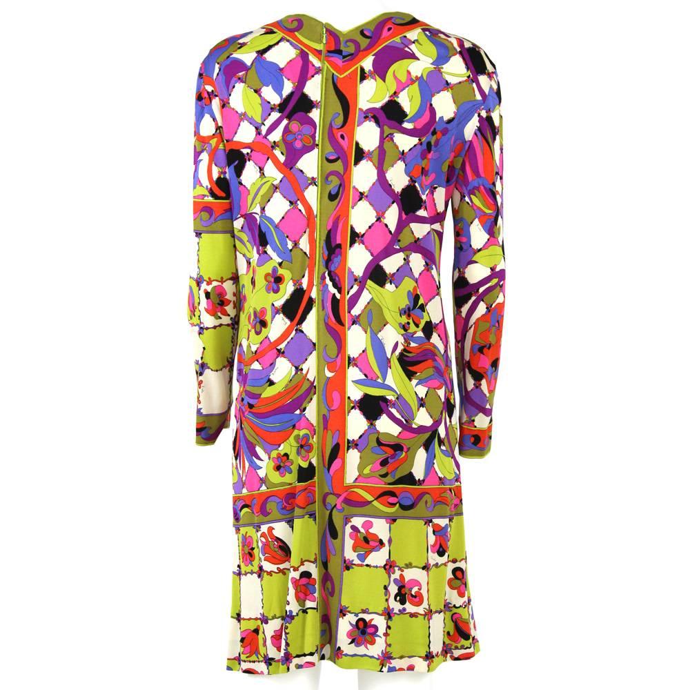 Beautiful 1960s Emilio Pucci printed silk dress. This item features v-neckline, long sleeves and a back concealed zipper. It is in a good condition.
Measurements:
height: 98 cm
bust: 46 cm
sleeves: 55 cm
SIZE: 44 IT
