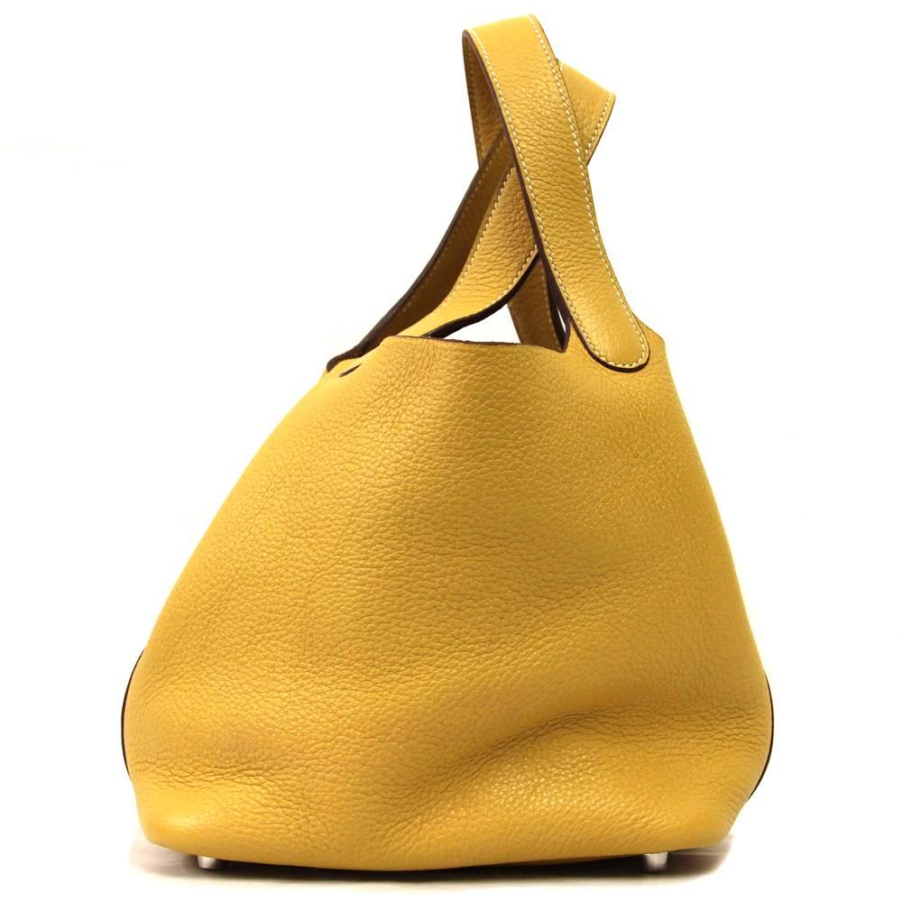 Lovely yellow leather "Picotin" handbag by Hermès, featuring silver hardware.
It was handmade in 2007, according to the embossed letter. 
Dimensions: 18 cm x 19 cm x 13 cm.
This piece is in excellent conditions.