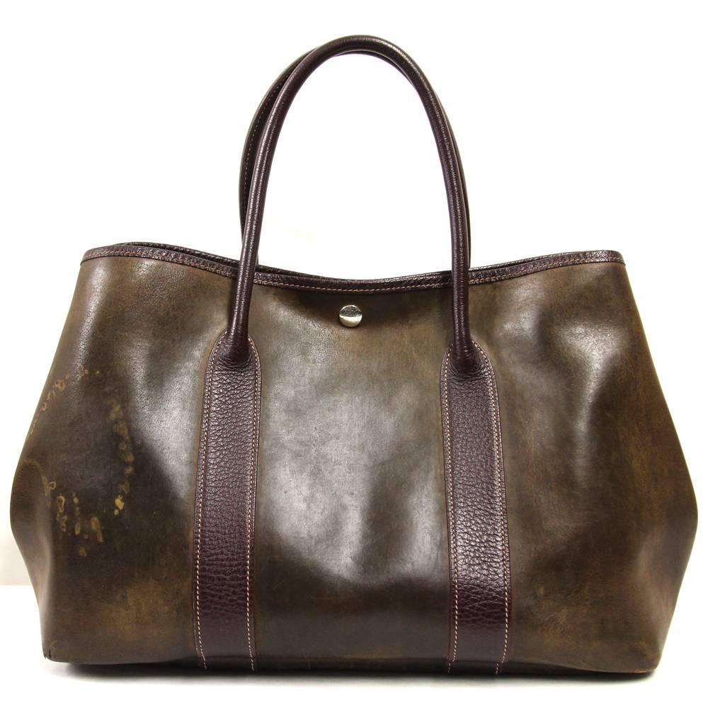 Charming, unique 1990s Hermès Garden Party bag in soft deep brown leather.
This is a vintage piace and may show signs of wear.

Measurements:
36 cm x 26 cm x 18 cm
