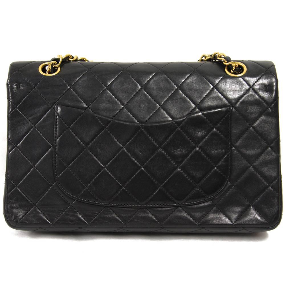 Eternally classy Chanel 2.55 bag in extremely soft and smooth lambskin. Measures 25 cm in length.
Cod. 1519753
This luxurious piece is vintage, thus it may show minor signs of wear and small scratches. See pictures to check