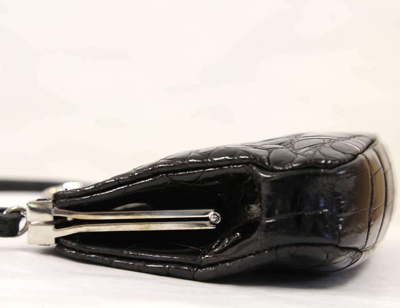 2000s Valentino Black Crocodile Leather Clutch In Good Condition In Lugo (RA), IT
