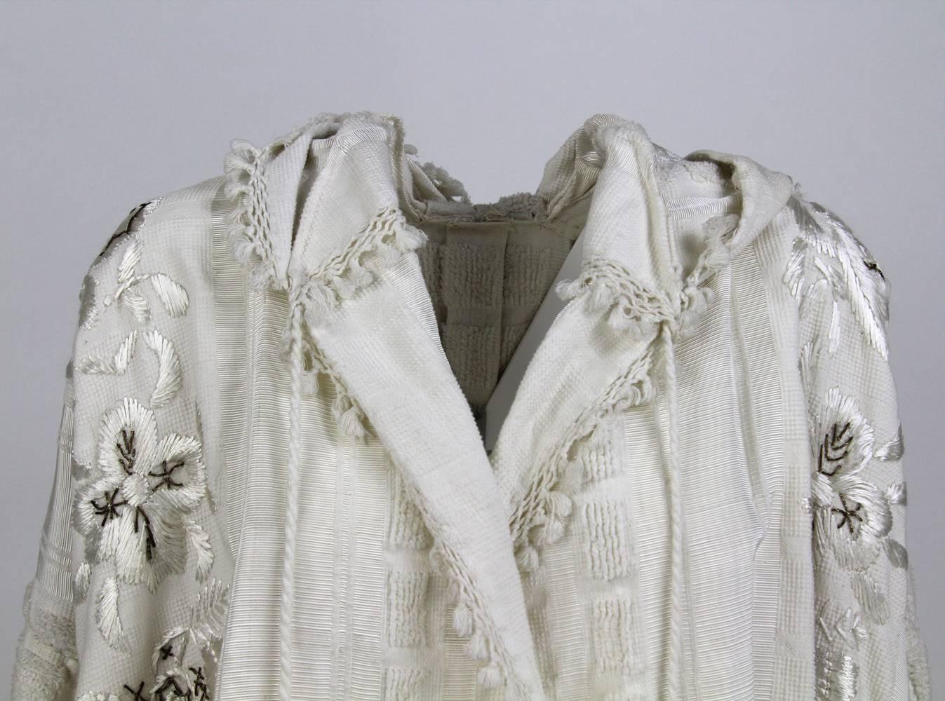 1990s White Hand-Embroidered Caftan In Good Condition In Lugo (RA), IT