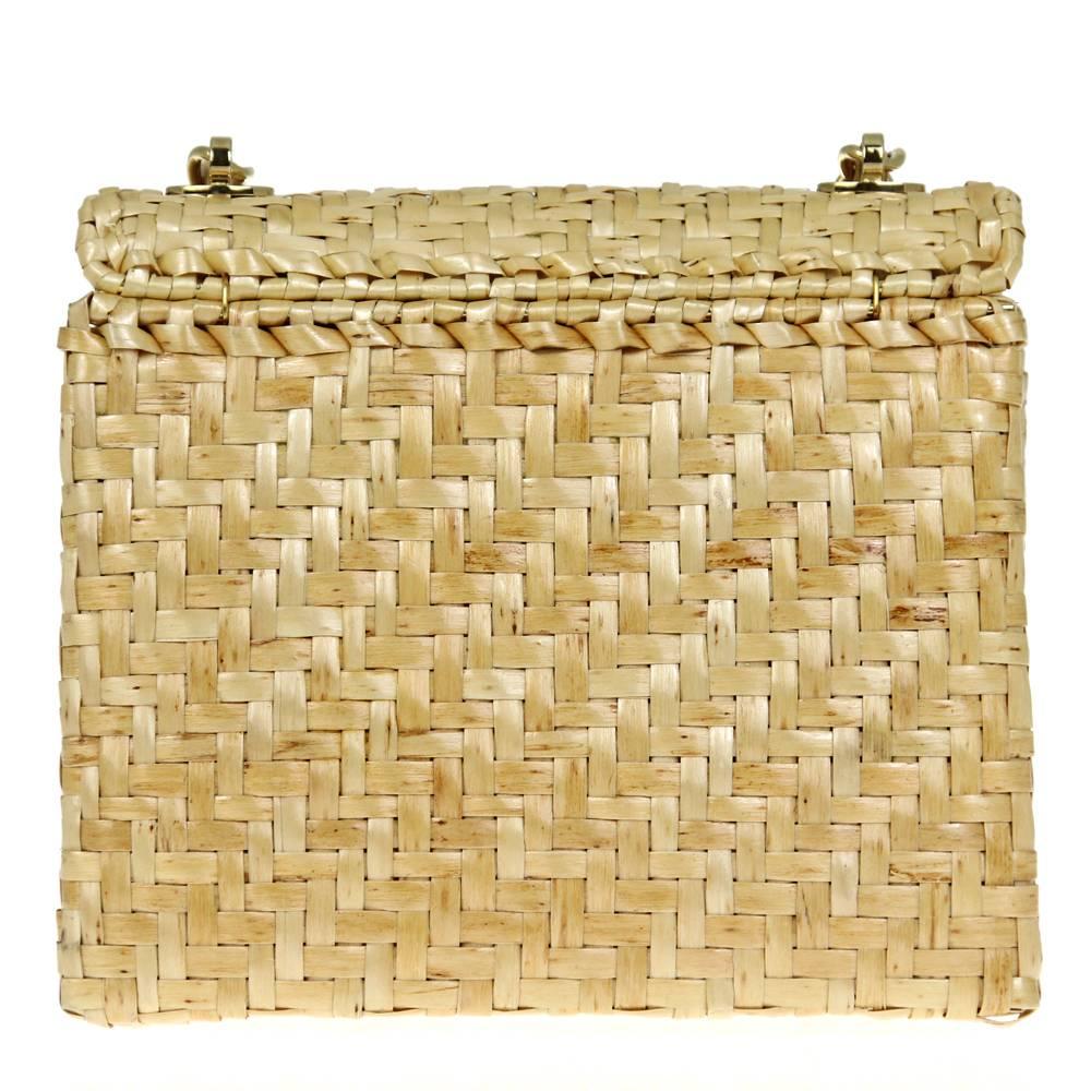 Unique, stunning Chanel mini flap bag in rattan fabric. Features a strap with golden hardware and golden Double C logo. Beautiful sand lining. Excellent conditions.

Measurements:
Height: 15 cm
Width: 17 cm