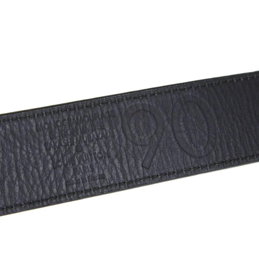 Louis Vuitton camouflage belt with brand logo print and golden buckle.

Measurements:
90 cm of length