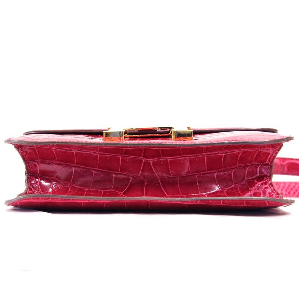 2000s Corradi  Fuchsia Crocodile Leather Crossbody Bag In Good Condition In Lugo (RA), IT