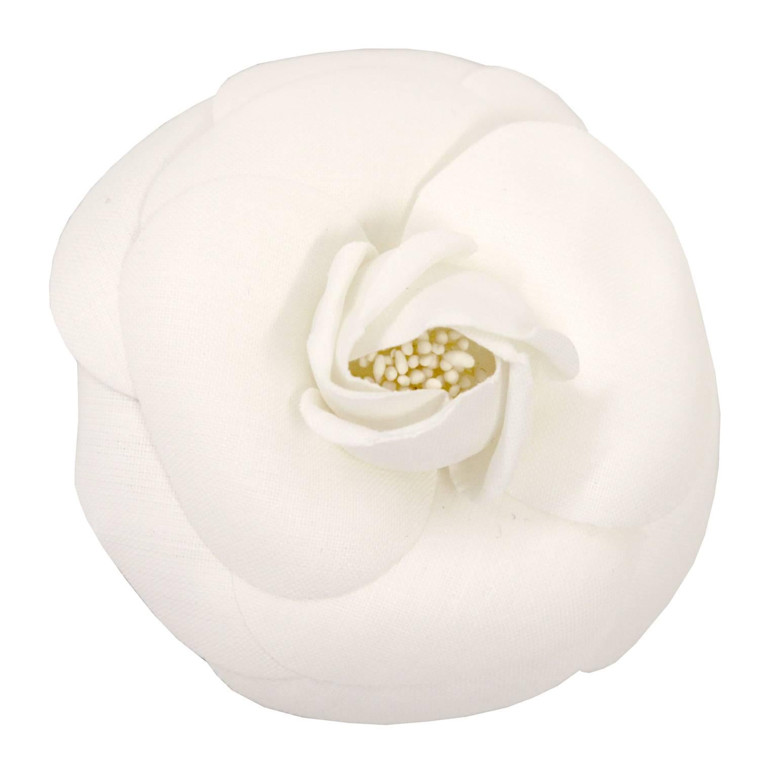 Delicate Chanel white fabric camellia Lapel pin, an iconic symbol of her style. The item is in excellent conditions. 
Width: 8 cm