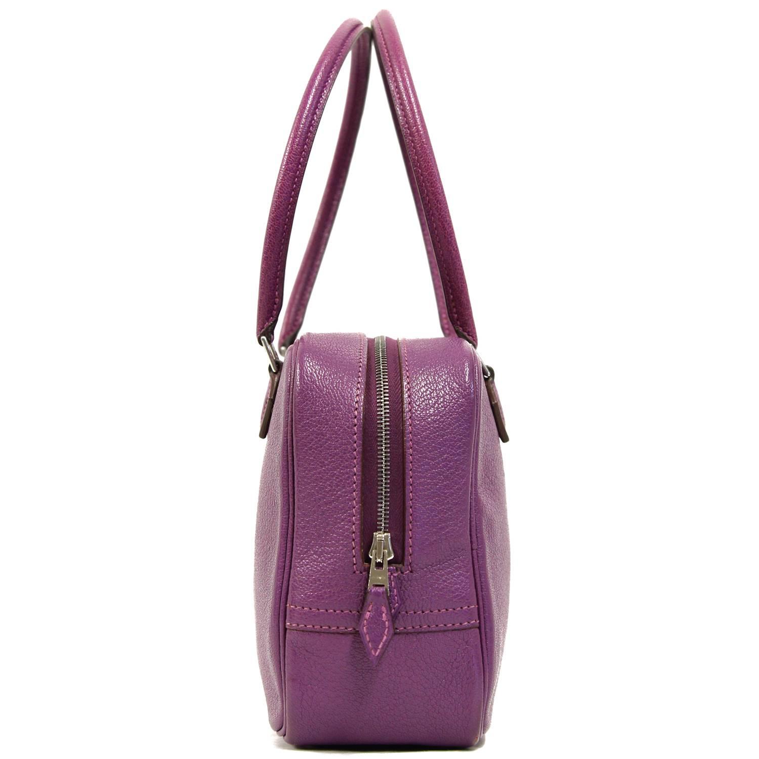 Lively Hermès purple leather hand bag. The item was produced in 2007 Cod. [K] and its in very good conditions, it only shows few very light signs of utilization. It comes with its original dustbag.
Width: 20 cm
Height: 14 cm
Depth: 7 cm
Shoulder