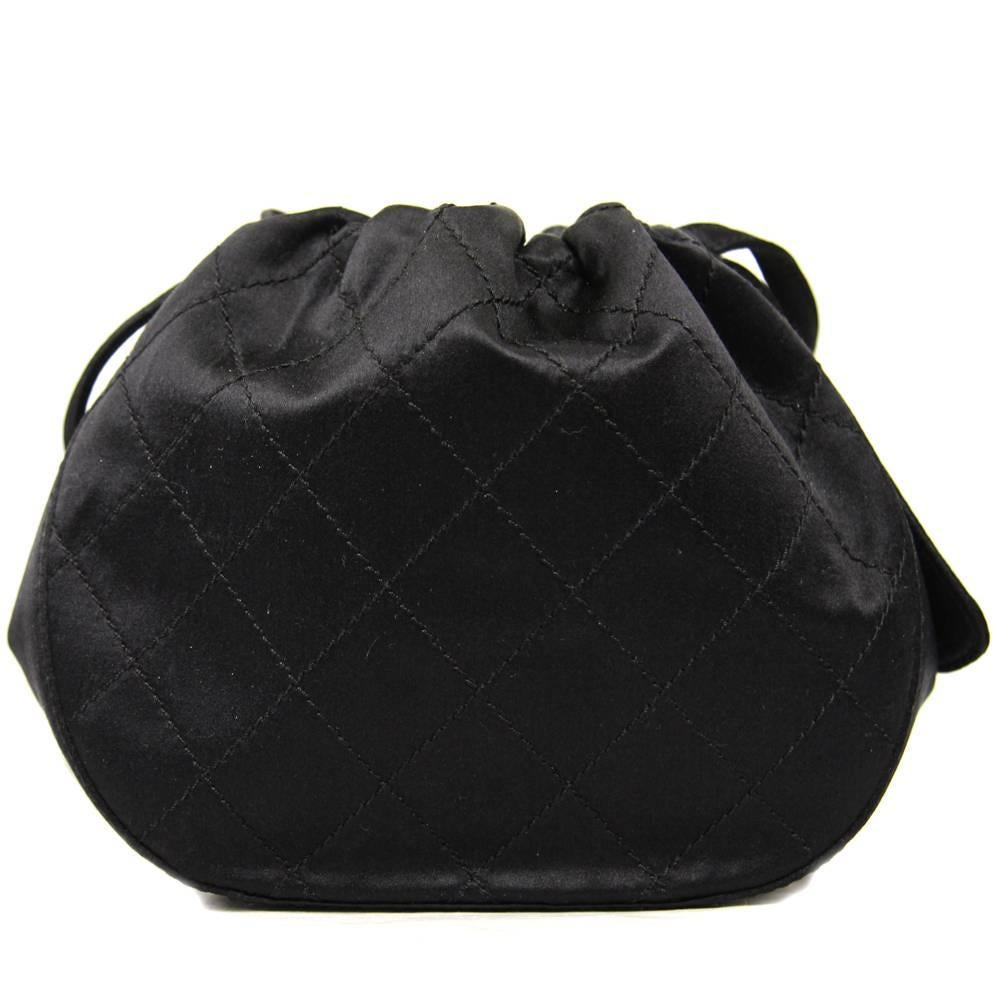 1990s Chanel Black Matelassé Silk Satin Bucket Bag In Excellent Condition In Lugo (RA), IT