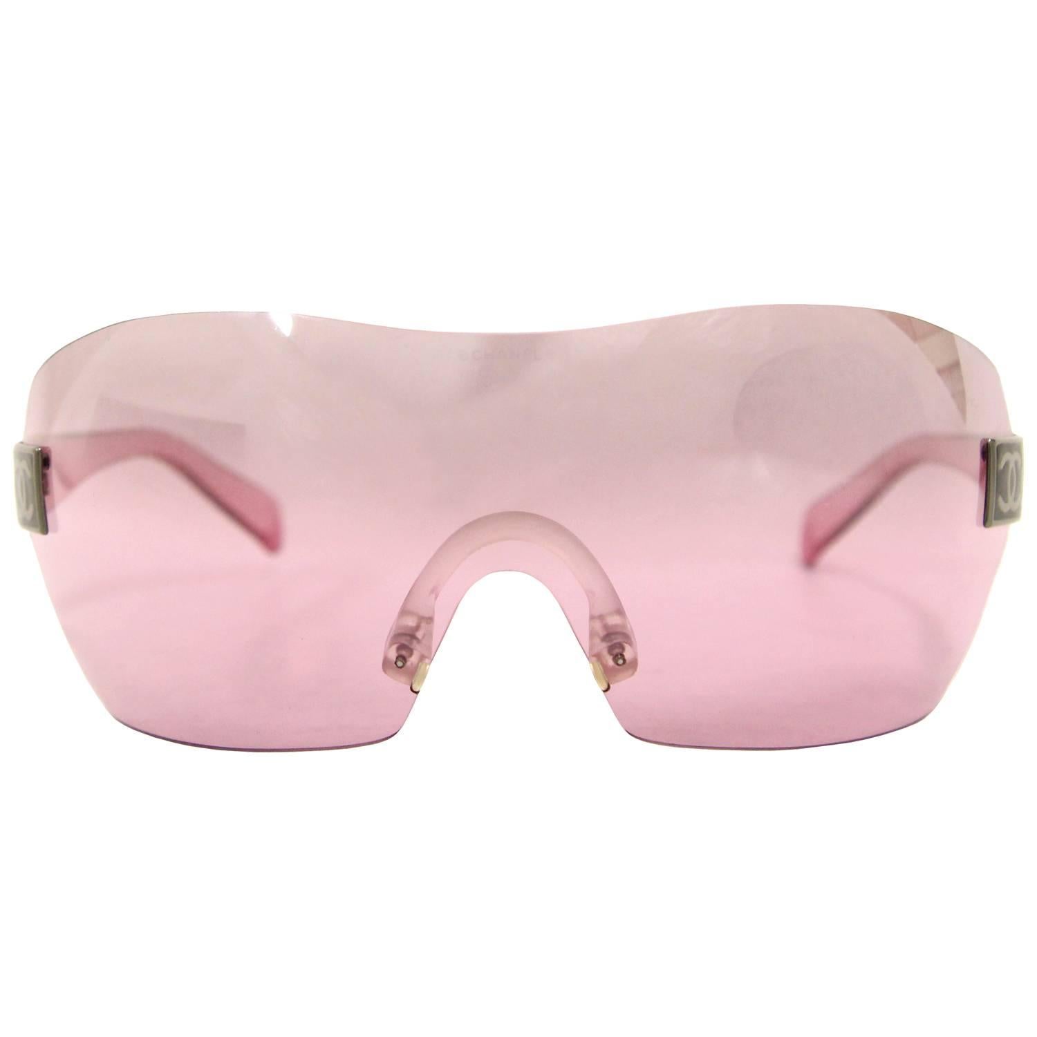 Oversized sunglasses Chanel Pink in Plastic - 31728909