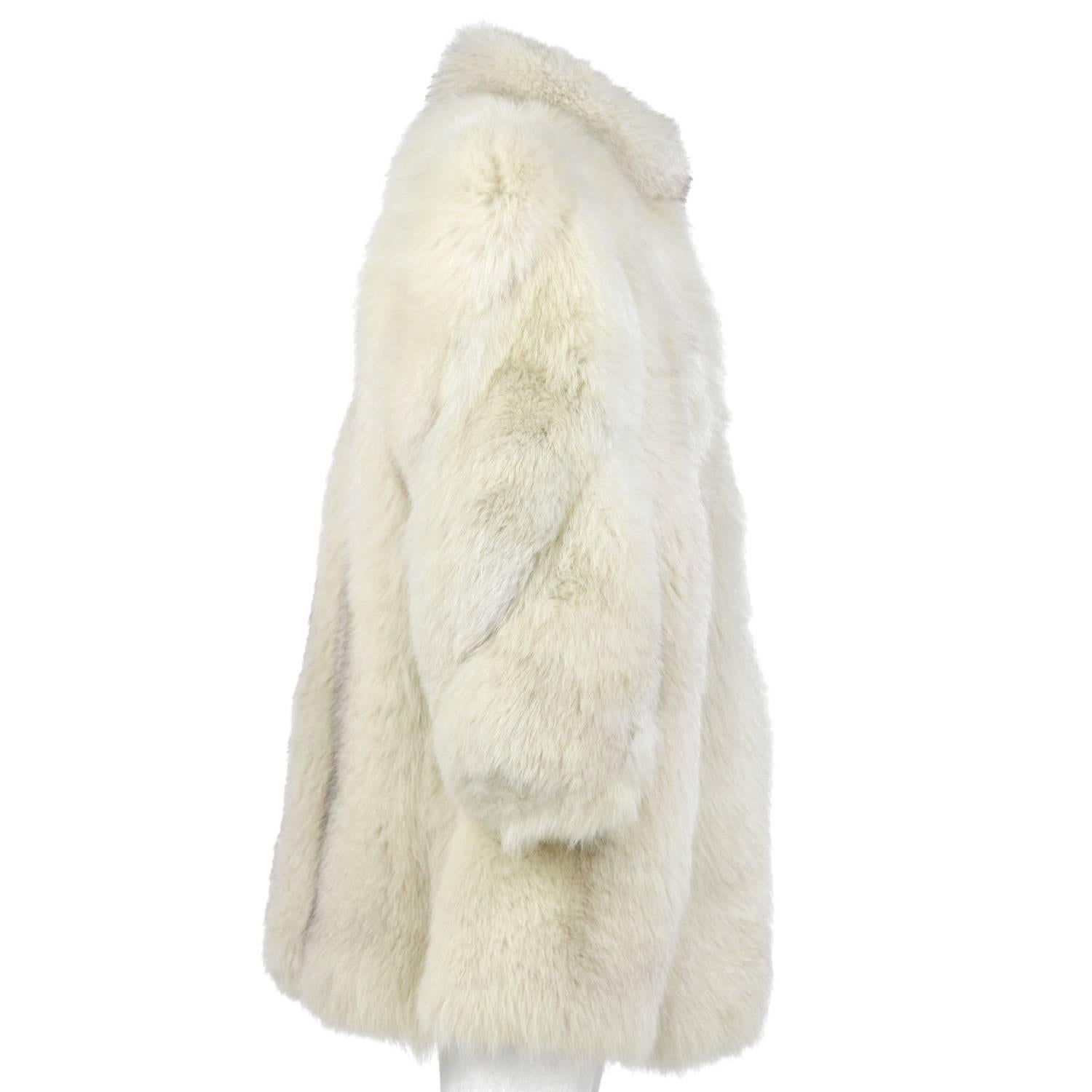 Snow white super soft fox fur coat. The item was produced in the 80s and is in excellent conditions. Button closure on the collar. Lined.
Height: 86 cm 
Bust: 52 cm 
Shoulders: 44 cm 
Sleeve: 57 cm