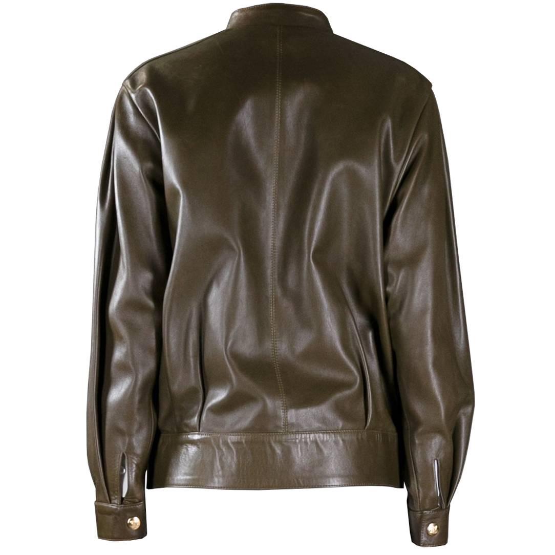 Gorgeous Céline leather jacket with contrasting panels, in militarygreen color. It features a frontal closure with golden metal logoed buttons and a buckle at the bottom. The item is vintage, it was produced in the 2000s and is in good conditions,