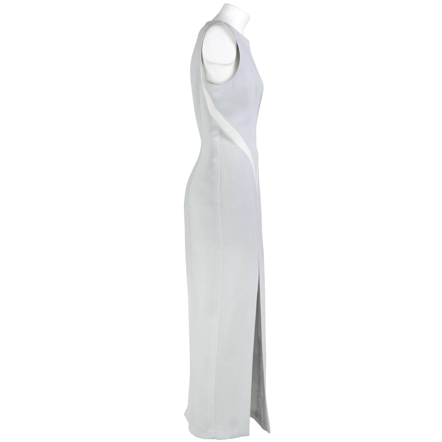 Splendid Thierry Mugler wedding dress in a baby blue fabric. It features a V shape insert in white fabric and a deep slit on the right side. Zip closure on the back. The item is vintage, it was produced in the 90s and is in very good