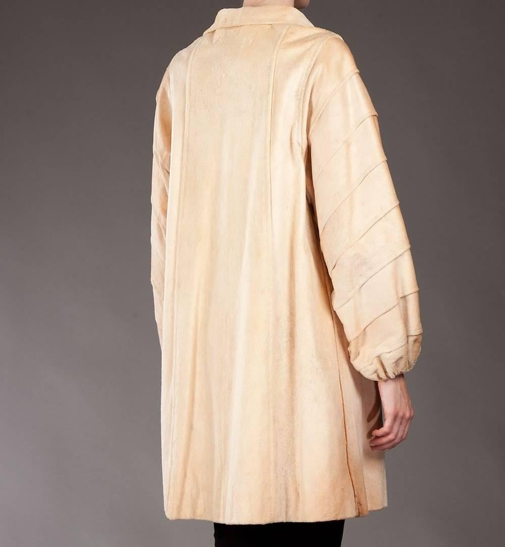 Fendi vintage mink fur coat in a soft creamy colour. Features elasticated wrist cuffs and tie fastening.
Please note this item is vintage, thus it may show minor imperfections.

Please also note this item cannot be shipped outside the European