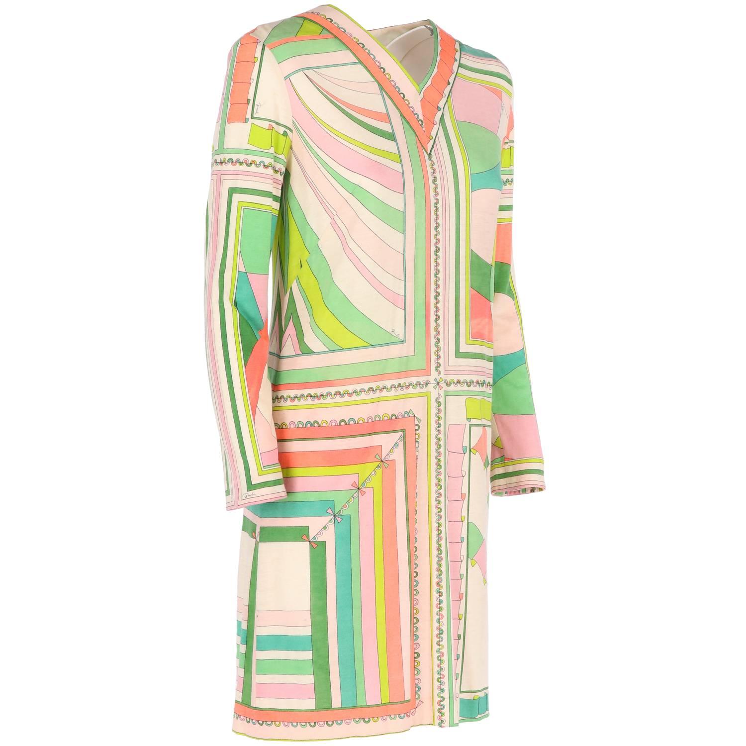 Adorable Emilio Pucci vintage dress with a lovely pastel geometric pattern showing its 1960s vibes.
Please note this item is vintage, thus it may show minor imperfections, like minor marks and discolorations, all shown in pictures.

Size: 38