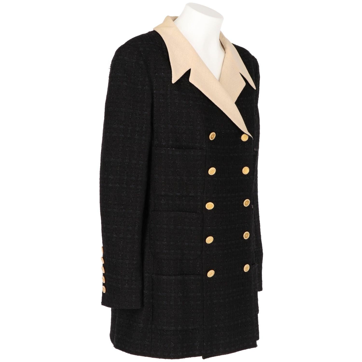 Marvelous Chanel double-breasted jacket in black fabric with shiny lurex inserts. It features an ivory white contrasting collar with sharp lapels, double jewel buttons row on the front, buttoned cuffs, 3 pockets on both jacket's sides. Lightly