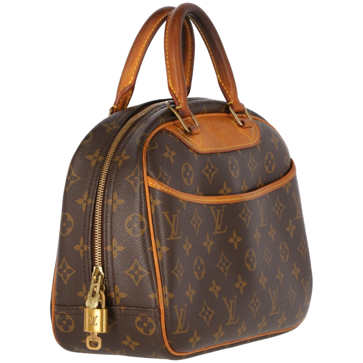 The Louis Vuitton Deauville bag is made in France, from 2008 Vuitton collection. Canvas branded monogram logo, with leather handles ad adjustable shoulder strap. The padlock and keys are authentic and in golden-tone like as the zip fastening.   
The