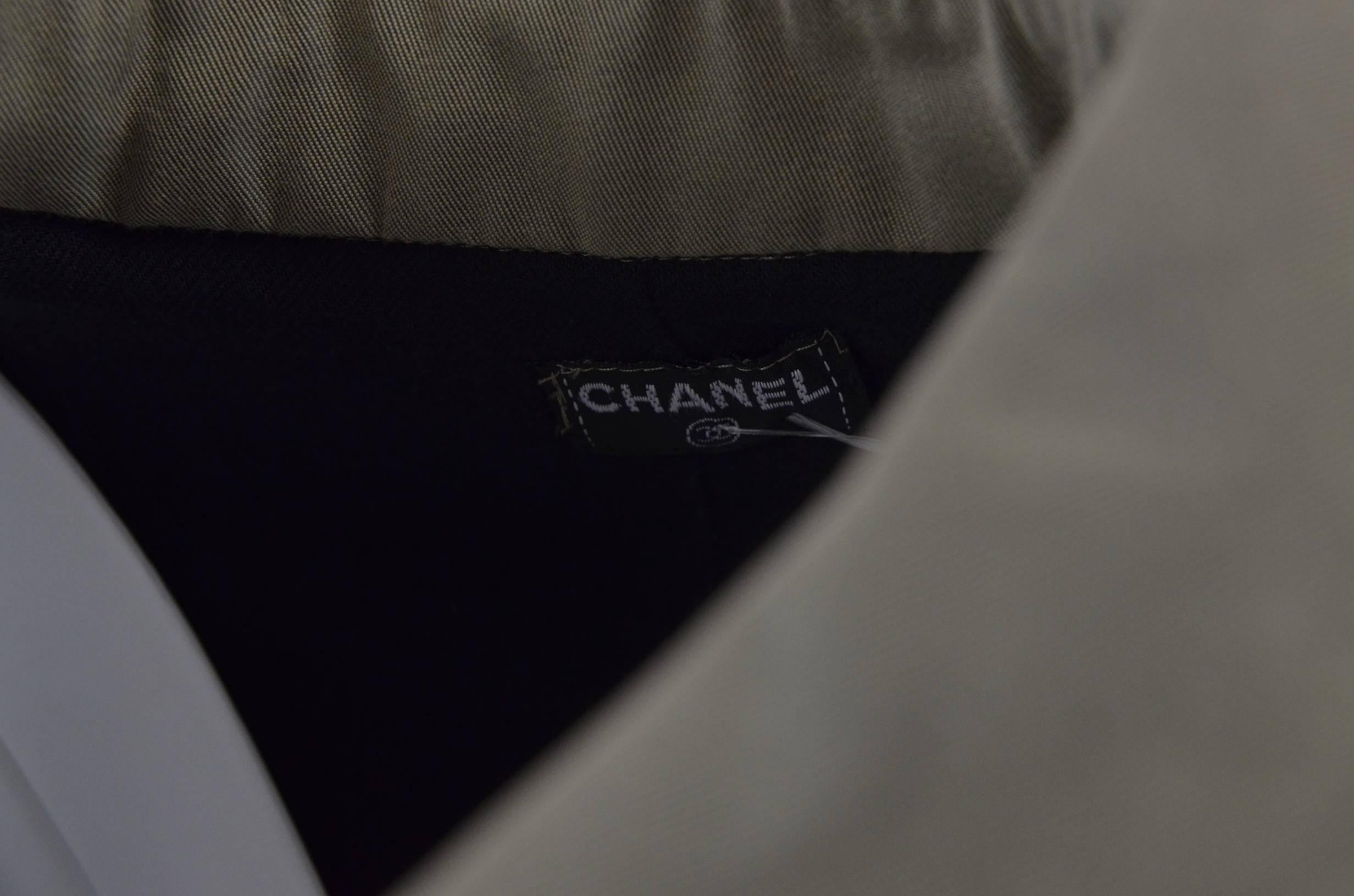 1990s Chanel Khaki Green Trench Coat For Sale 1