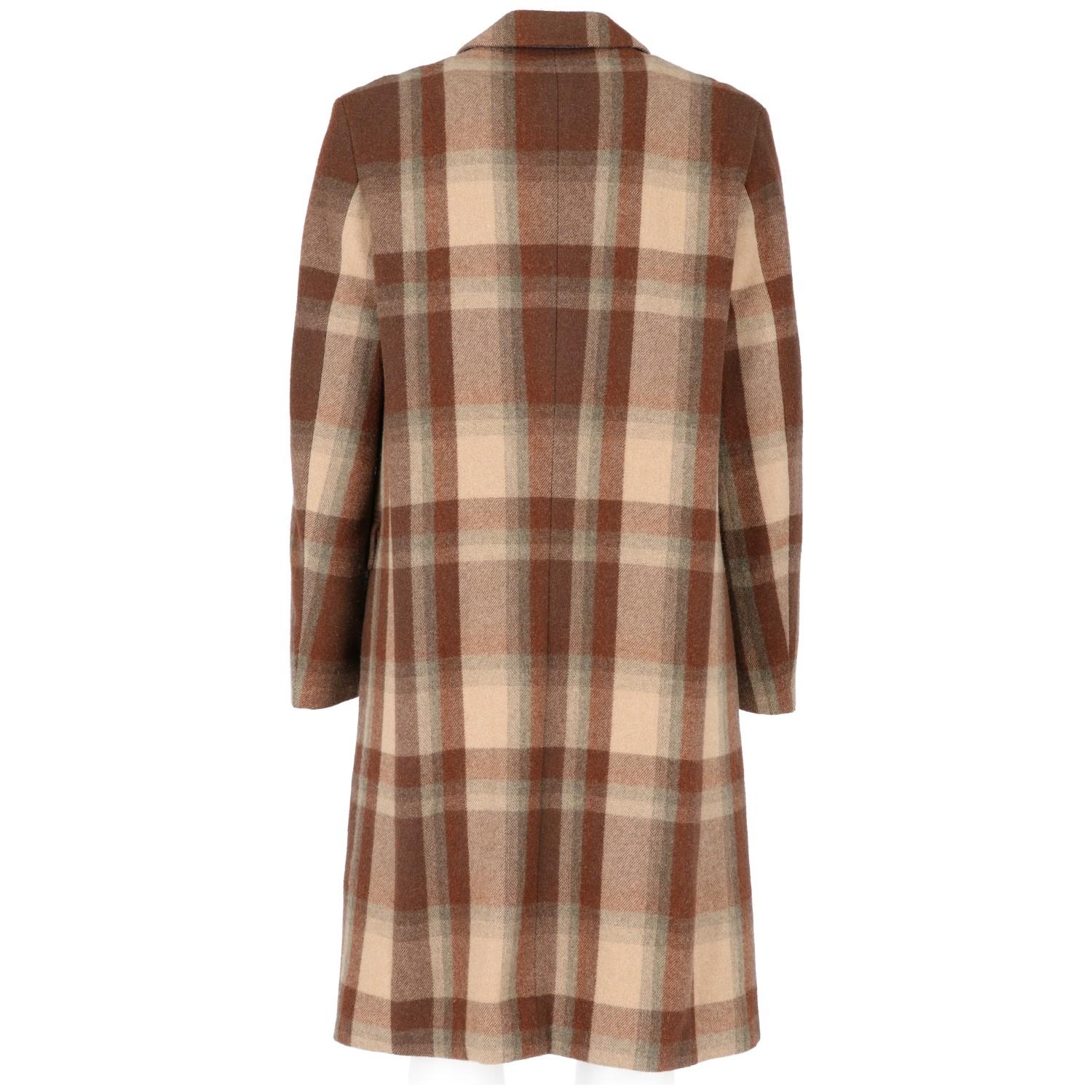 Hugo Boss wool coat for men in brown beige and green tartan colors. Featuring a single-breast buttoned fastening, one oblique little pocket close to left chest and two pockets with flap outer. One applied pocket and one with zip inner the lining.