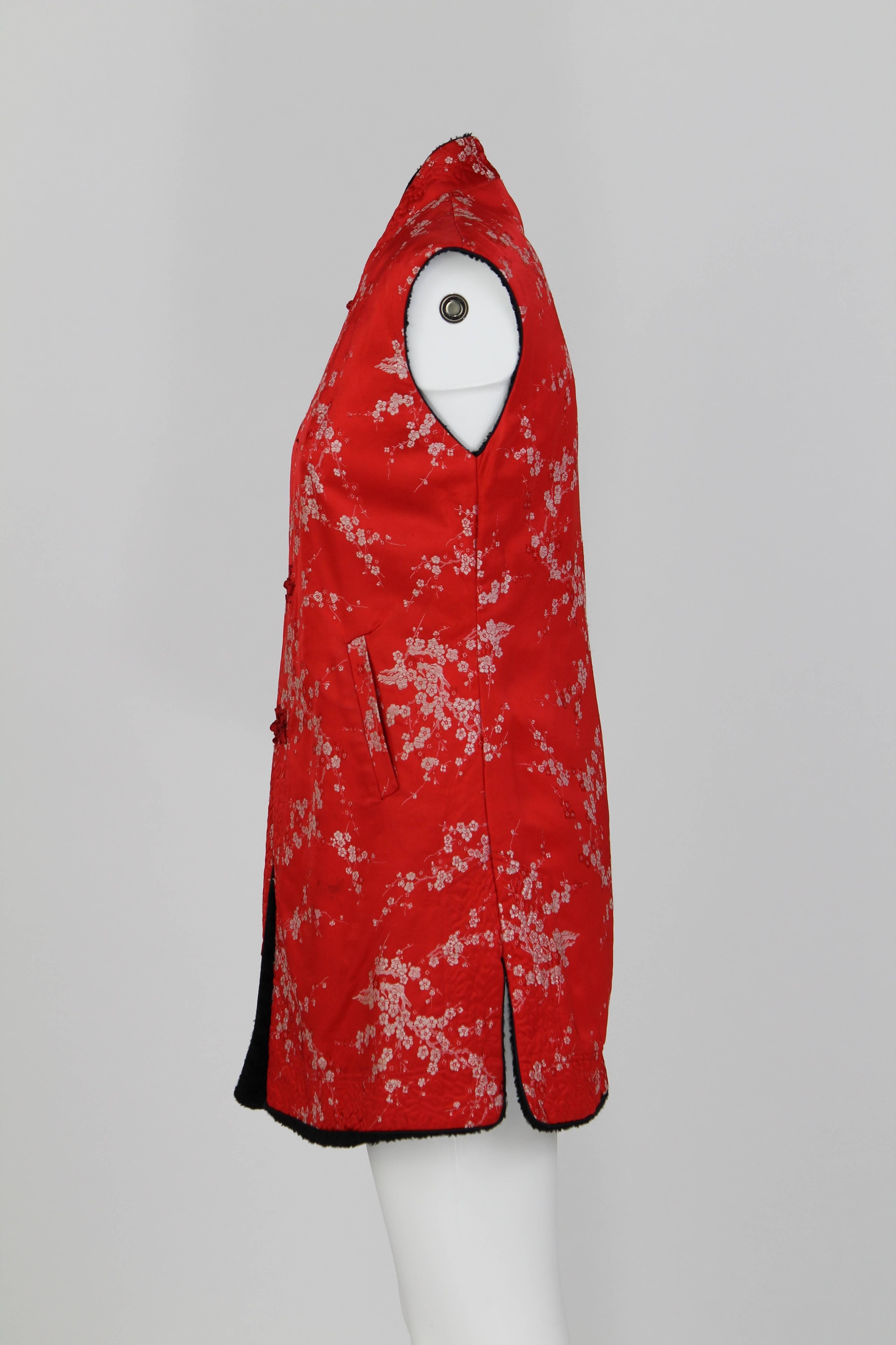 1960S Ethnic Red Floral Vest In Good Condition In Lugo (RA), IT
