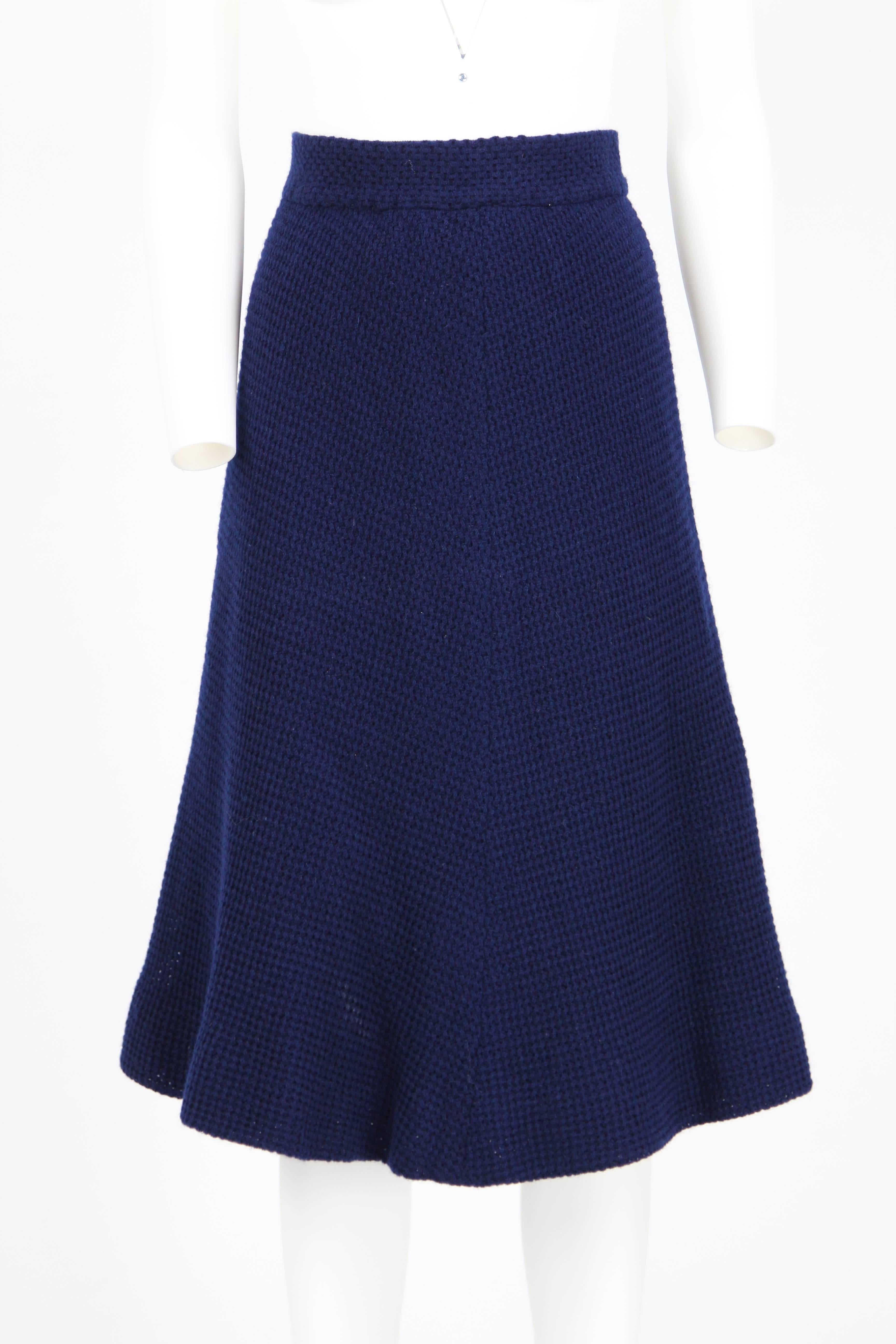 1970S Stop Sénès Blue Wool Cape-and-Skirt Ensemble In Good Condition In Lugo (RA), IT