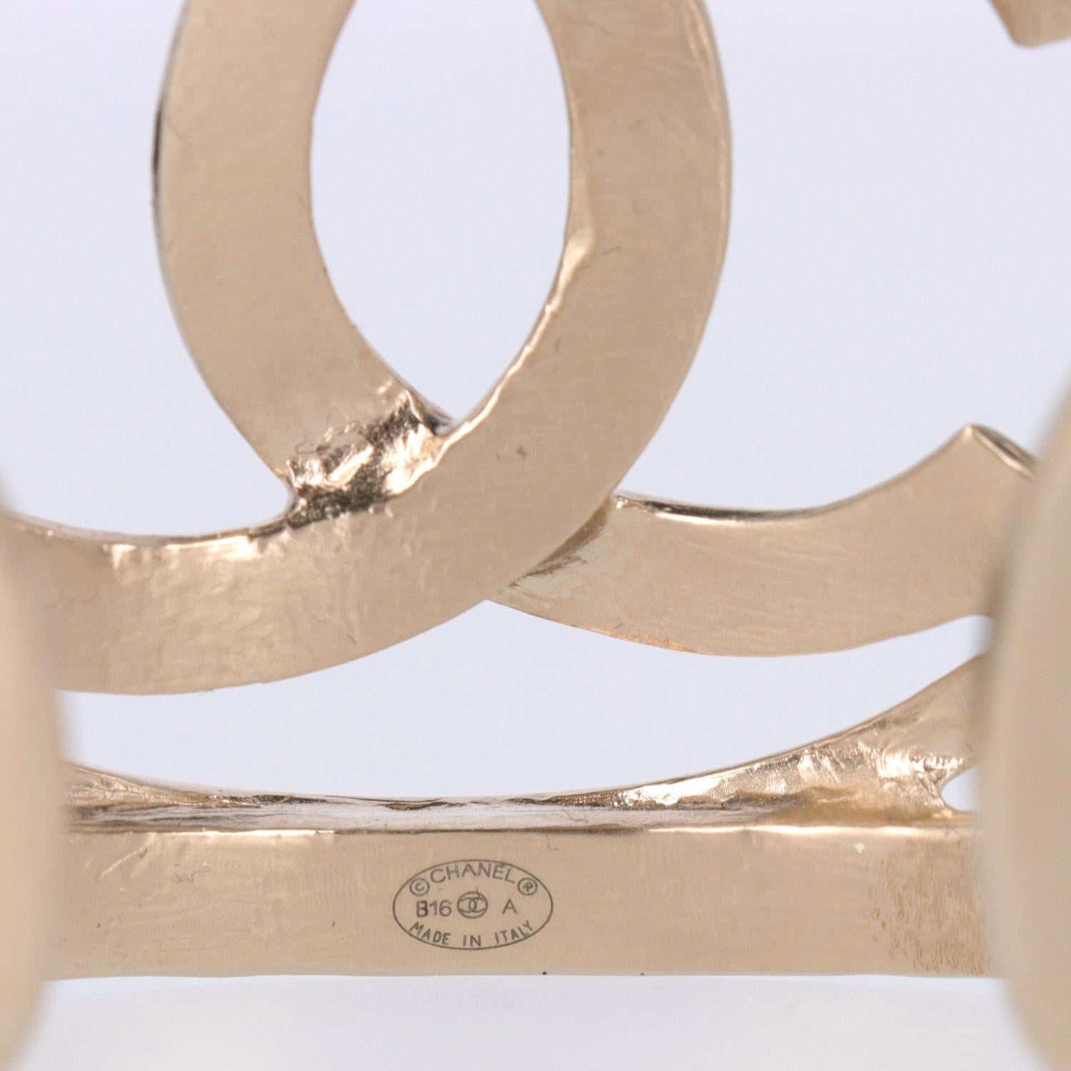 Chanel 2016's Logo Bracelet 1