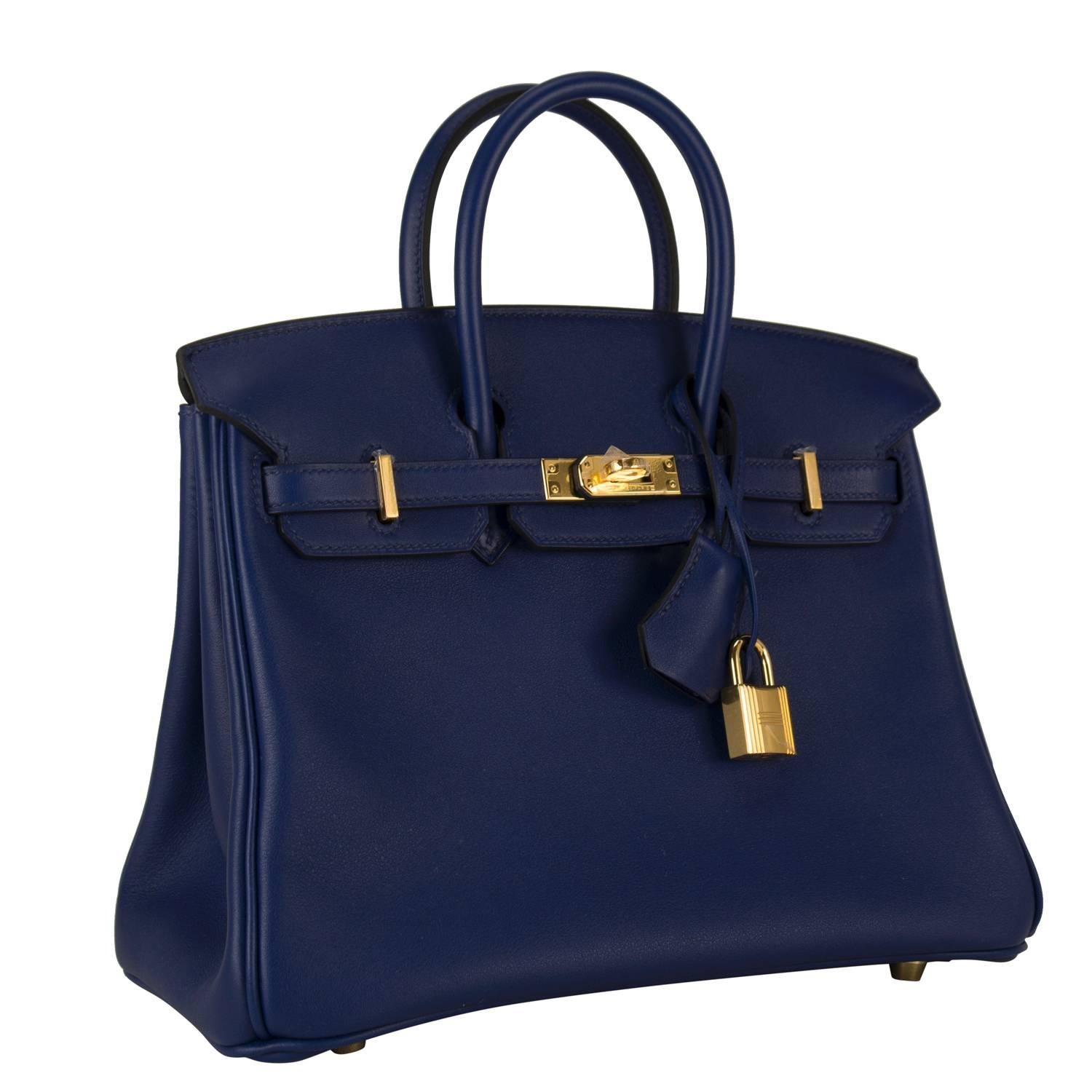 Hermes Handbag Birkin 25 Swift Leather 73 Blue Saphir Gold Hardware 2015.

Pre-owned and never used.

Bought it in Hermes store in 2015.

Composition; Leather.

Model; BIRKIN.

Size; 25cm width x 20cm height x 13cm length.

Color; BLEU