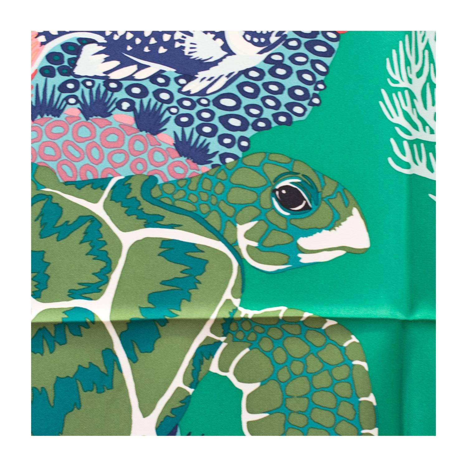 Hermes  Carre Twill 100% Silk UNDER THE WAVES VERT/CORAIL/AQUA 2016

Bought it in hermès store in 2016.

Pre-owned and never used

Composition:100% Silk

Size: 90x90cm

Model: UNDER THE WAVES.

Color:  VERT/CORAIL/AQUA.

This scarf