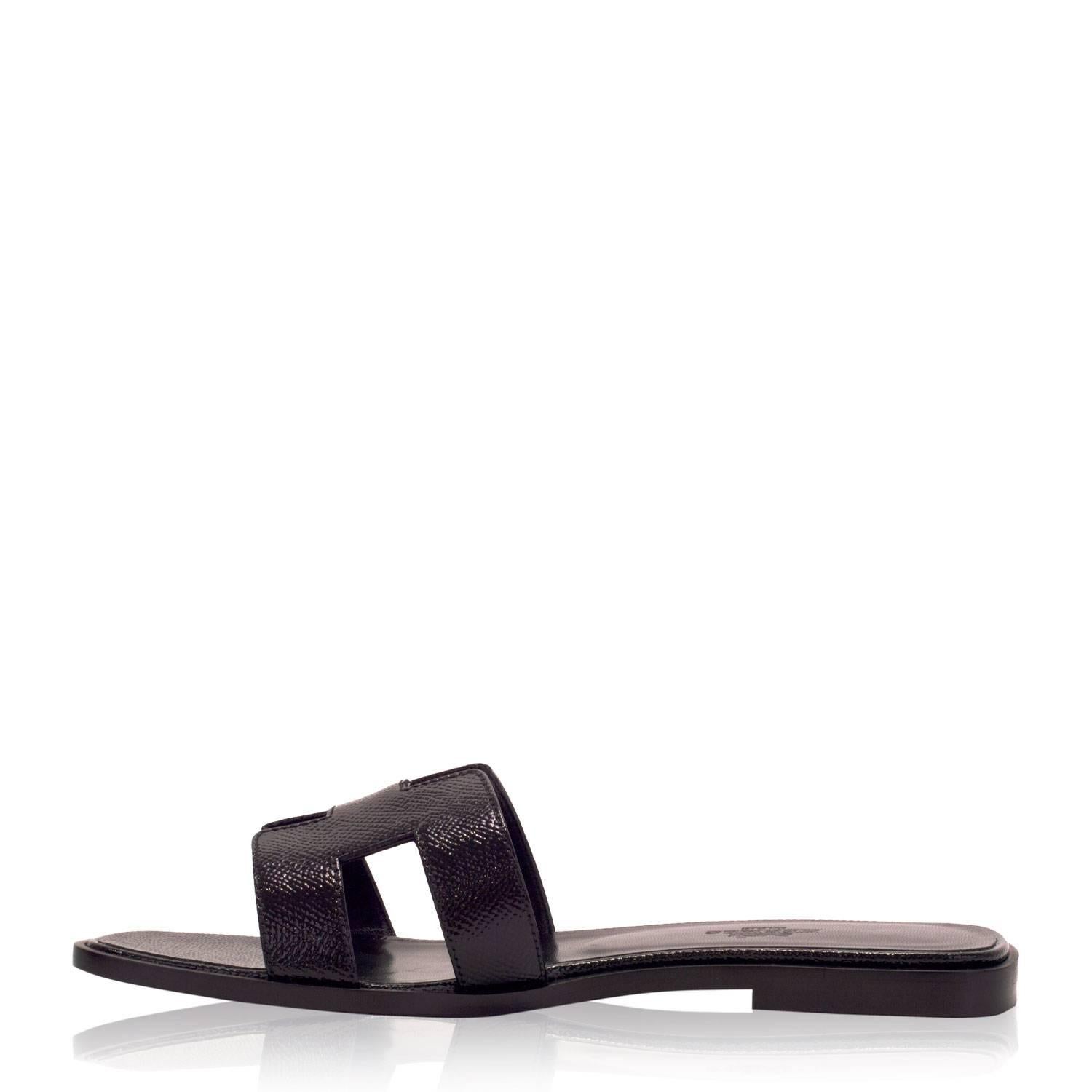  Hermès - Sandales pour femme Oran Epsom Verni en cuir Noir Color 2016. Pour femmes 