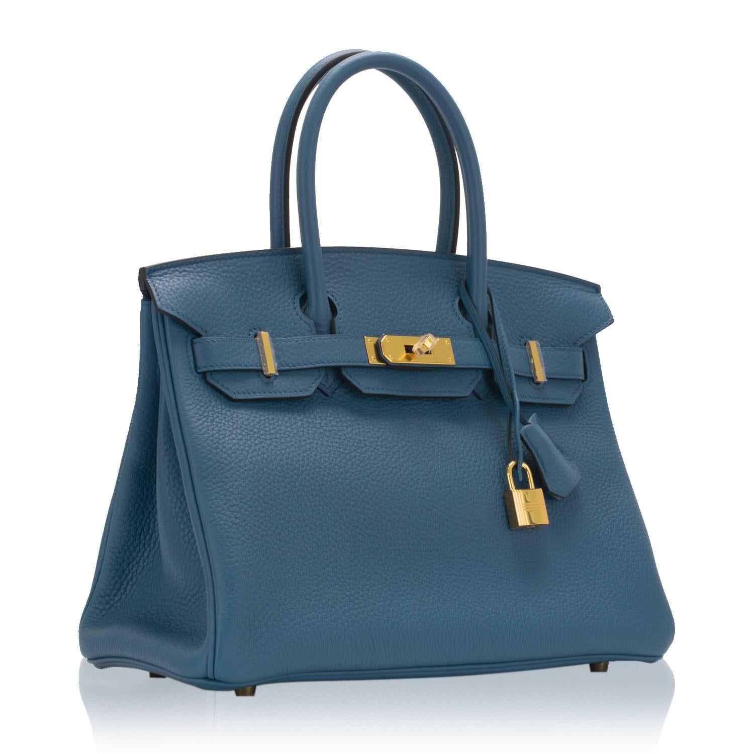 Hermes Birkin 30 T. Clemence Leather R2 Blue Agate NEW COLOR Gold Hardware 2016

Bought it in Hermes store in 2016.

Pre-owned and never used

Model:  Birkin

Dimension:  30cm width x 22cm height x 16cm length.

Color: R2 Blue Agate, NEW