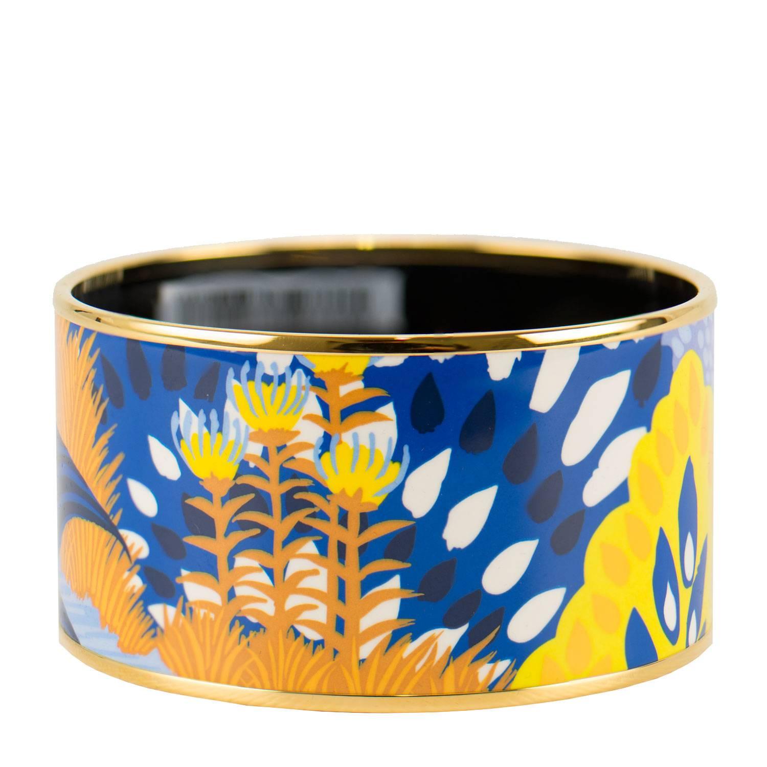 Hermes Bracelet email Jungle of Eden Pollen et Azur plaque Gold XL 2016

Pre-owned and never used.

Bought it in Hermes store in 2016.

Size: XL.

Diameter: 6.5cm

Color: Pollen et Azur.

Model: Jungle of Eden.

Details:
*Protective