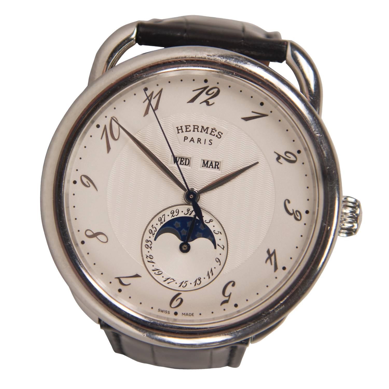 Hermès Arceau Watch Grande Lune Black 2012

Pre-owned and used.

Bought it in Hermes store in 2012.

Model:Arceau Watch Grande Lune.

Color:  Black. Havane alligator strap and stamped 

Case Shape: Round.

Case Dimensions: 43mm.

Lug Width: