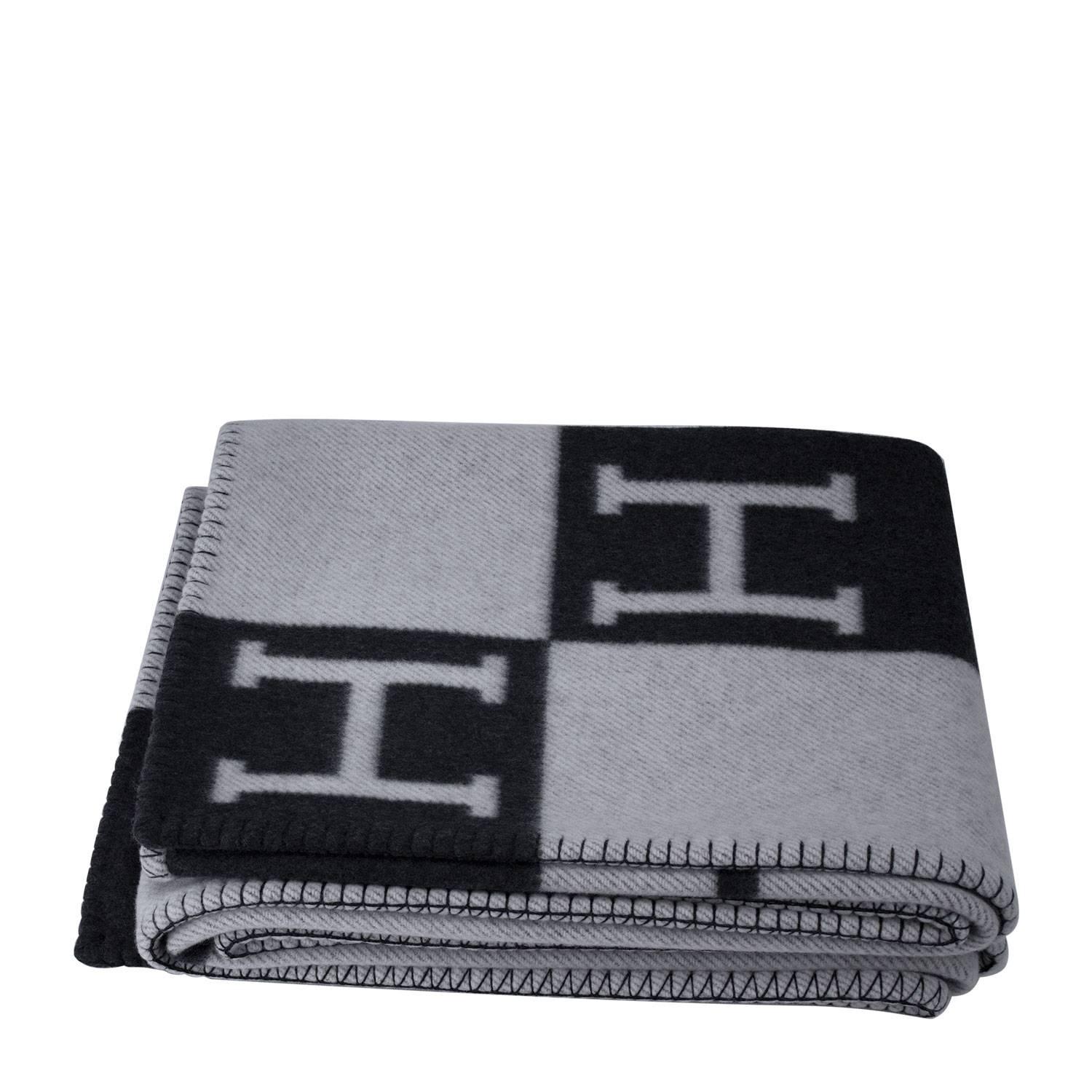 Hermes Avalon Blanket Cocuch Ecru / Dark Gray Color 90% Wool/10% Cachemire 2017 In New Condition In Miami, FL