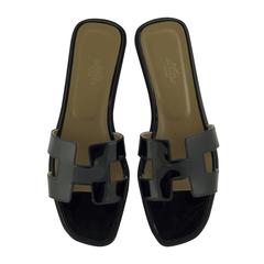 Hermes Woman Sandales "Oran" Patent Leather Black Color 8 Size For Sale at  1stDibs